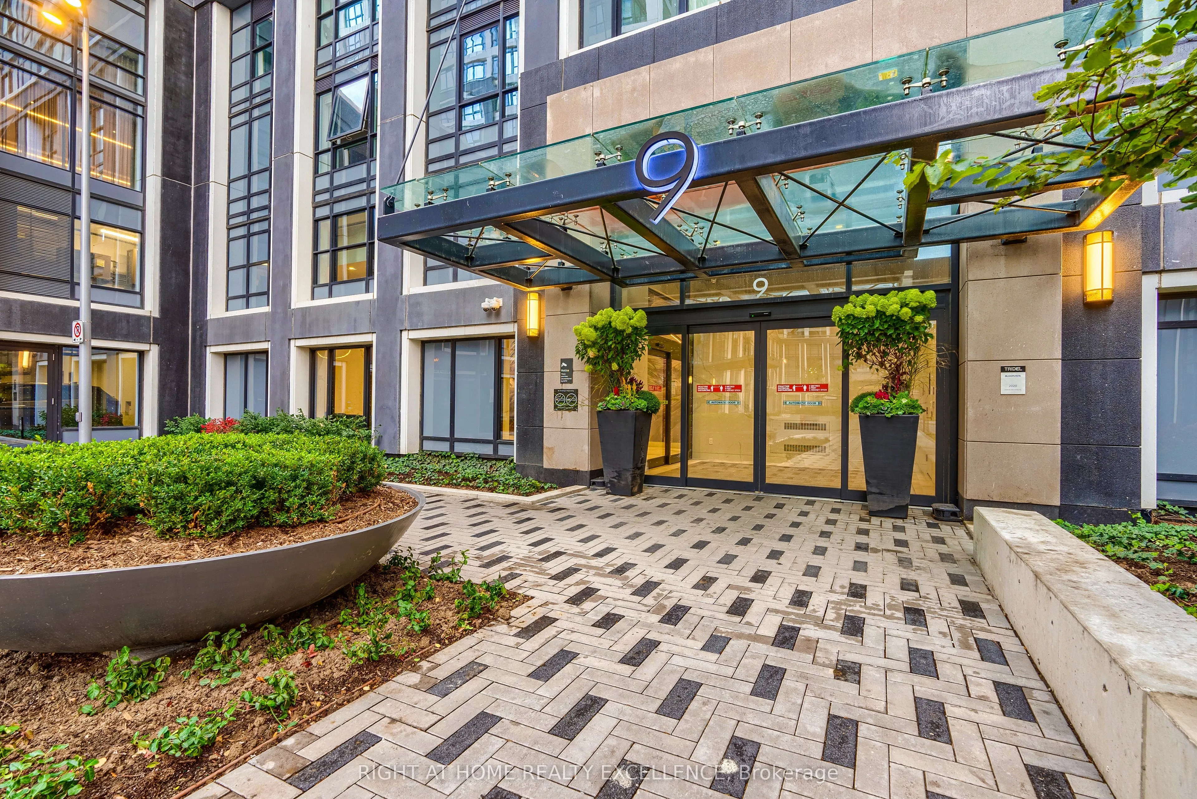 9 Mabelle Avenue, #2420