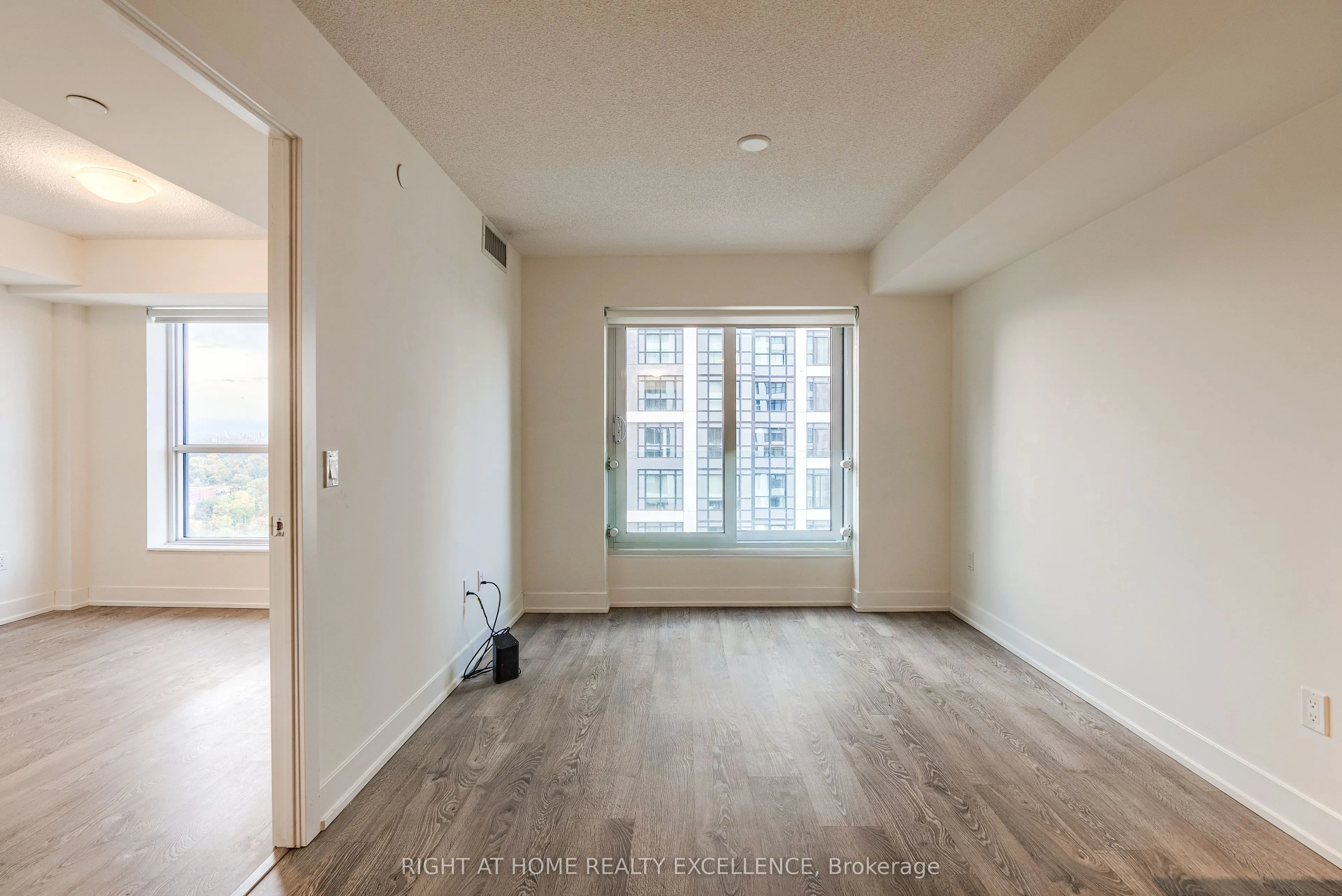 9 Mabelle Avenue, #2420