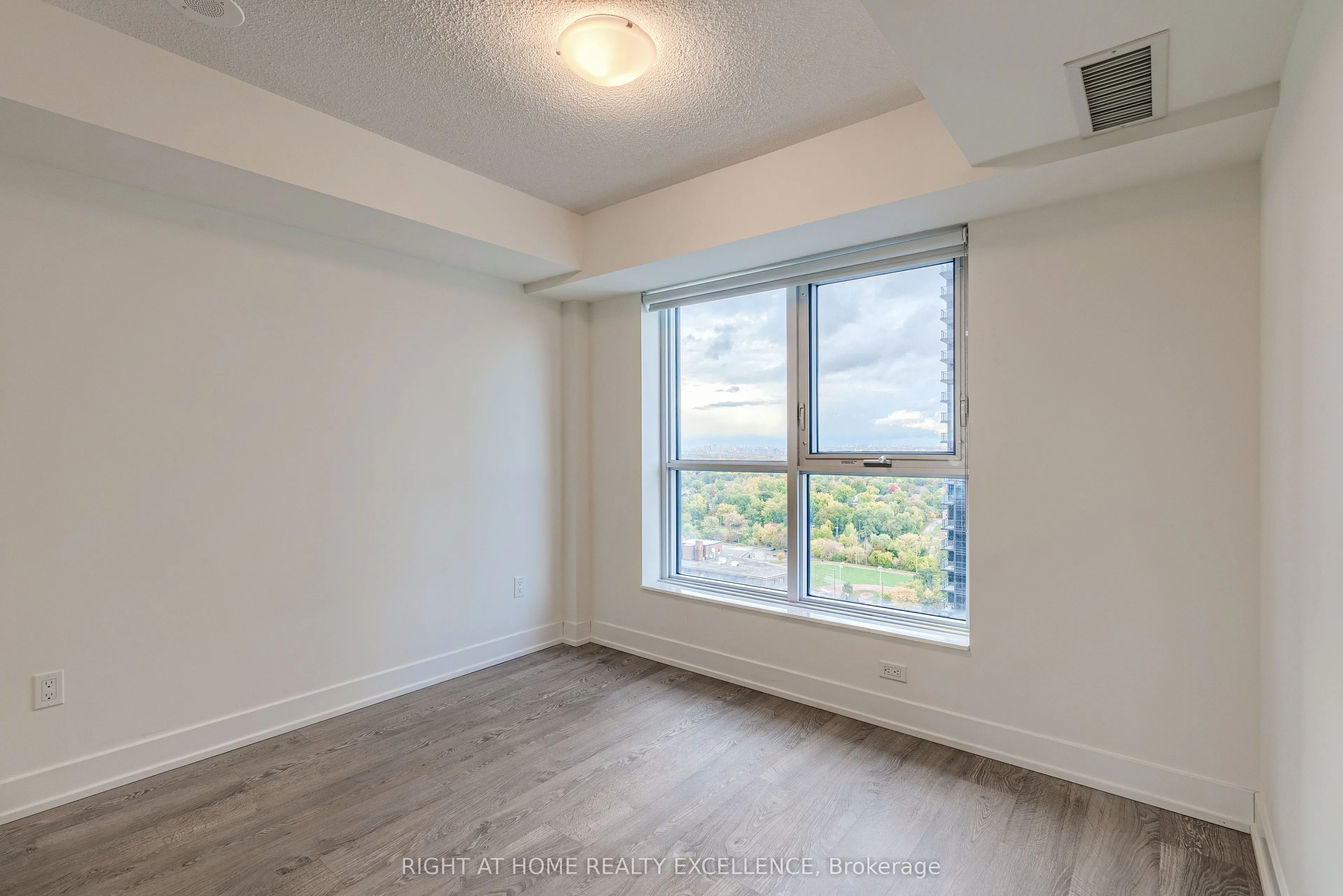 9 Mabelle Avenue, #2420