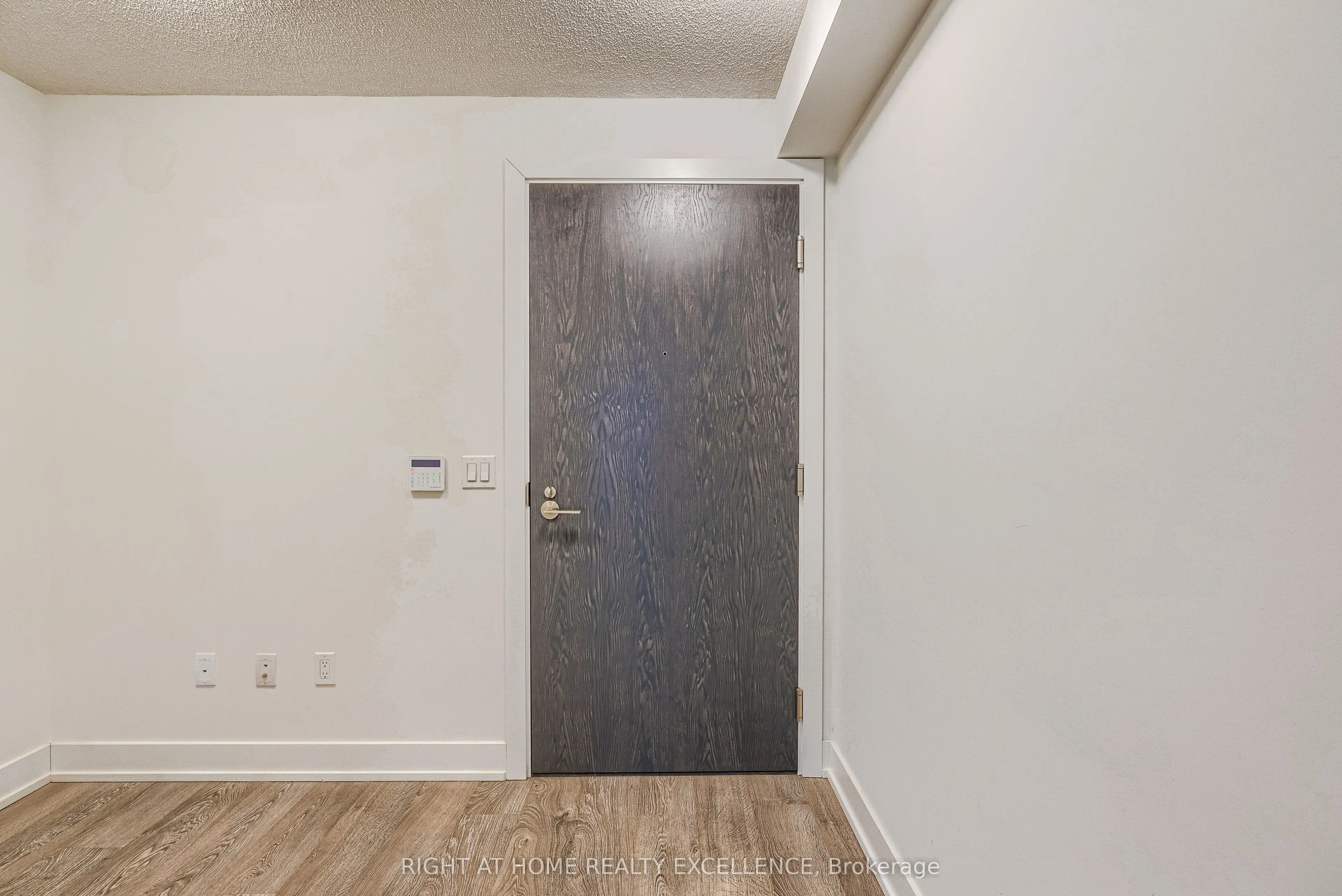 9 Mabelle Avenue, #2420
