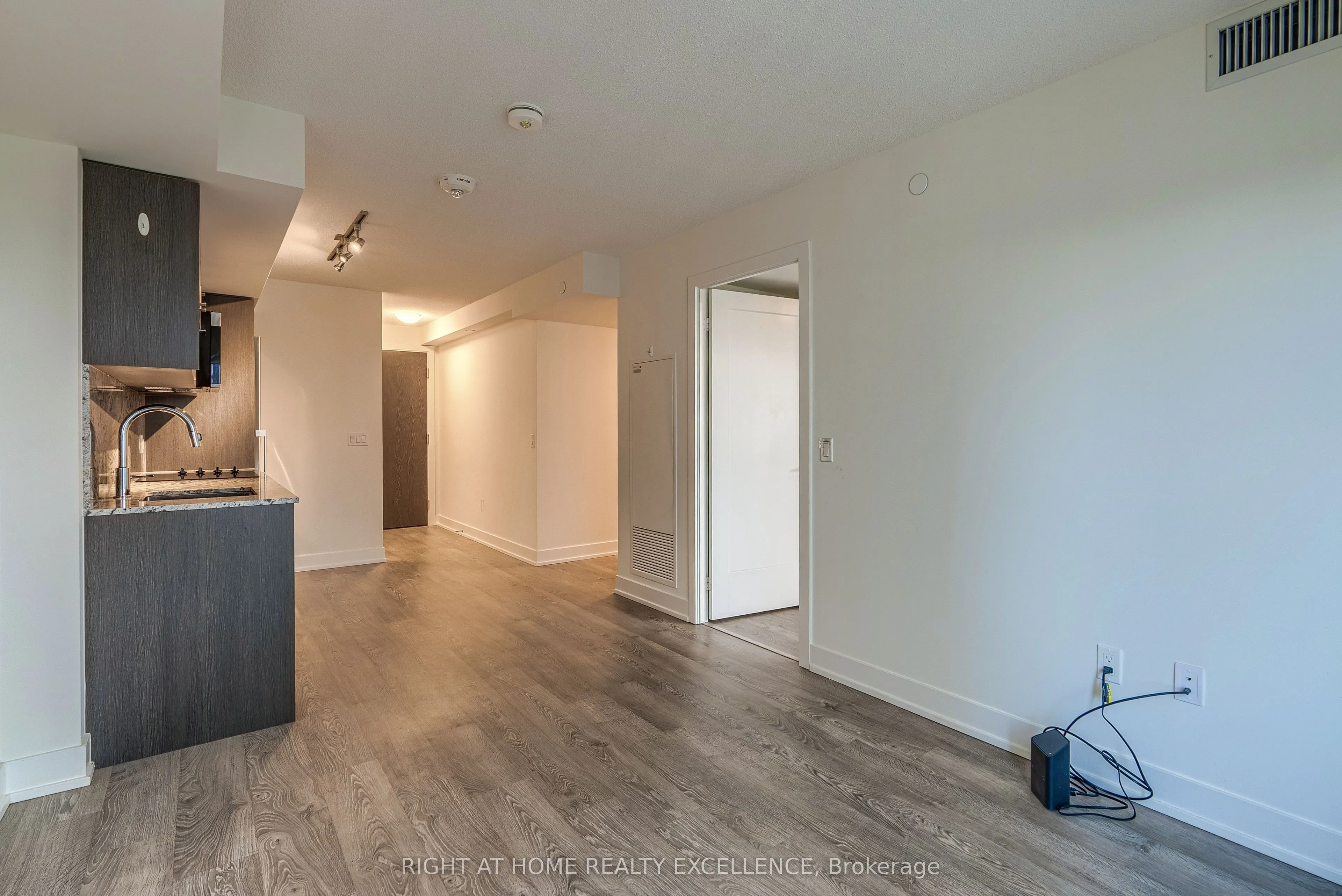 9 Mabelle Avenue, #2420