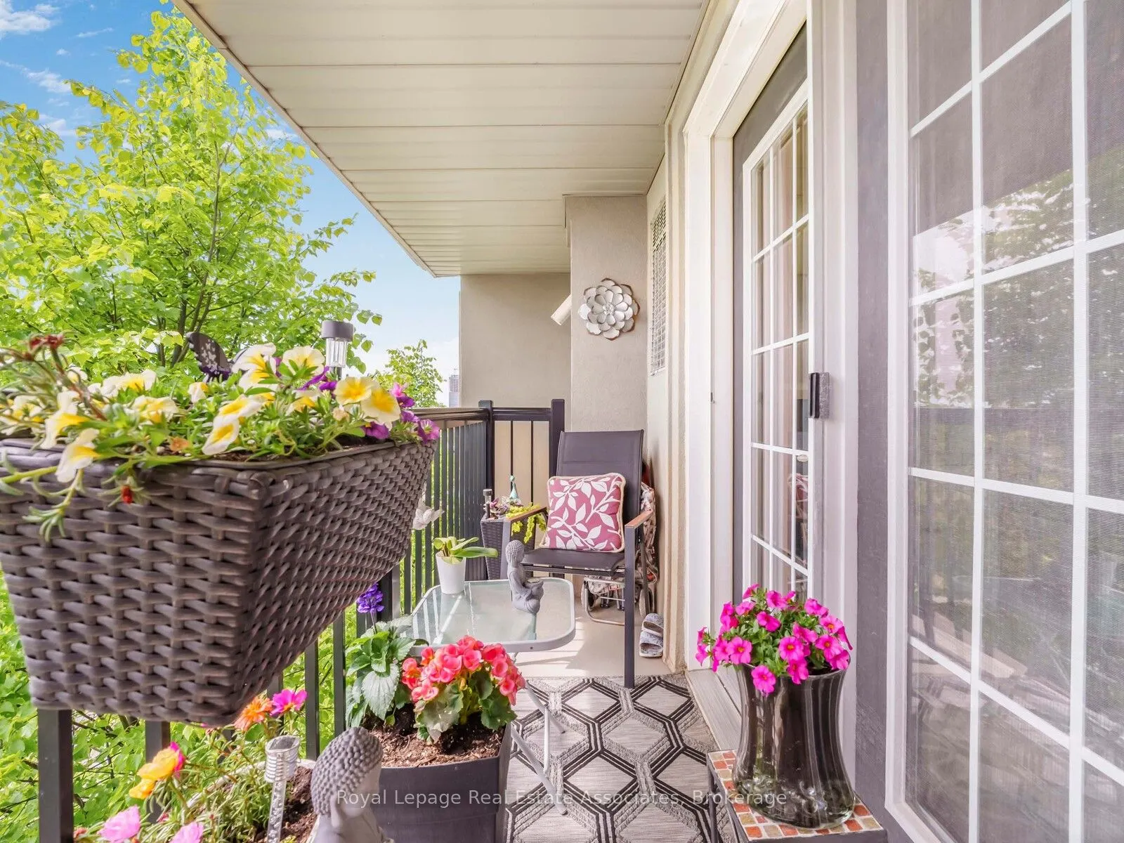 1390 Main Street E, #405