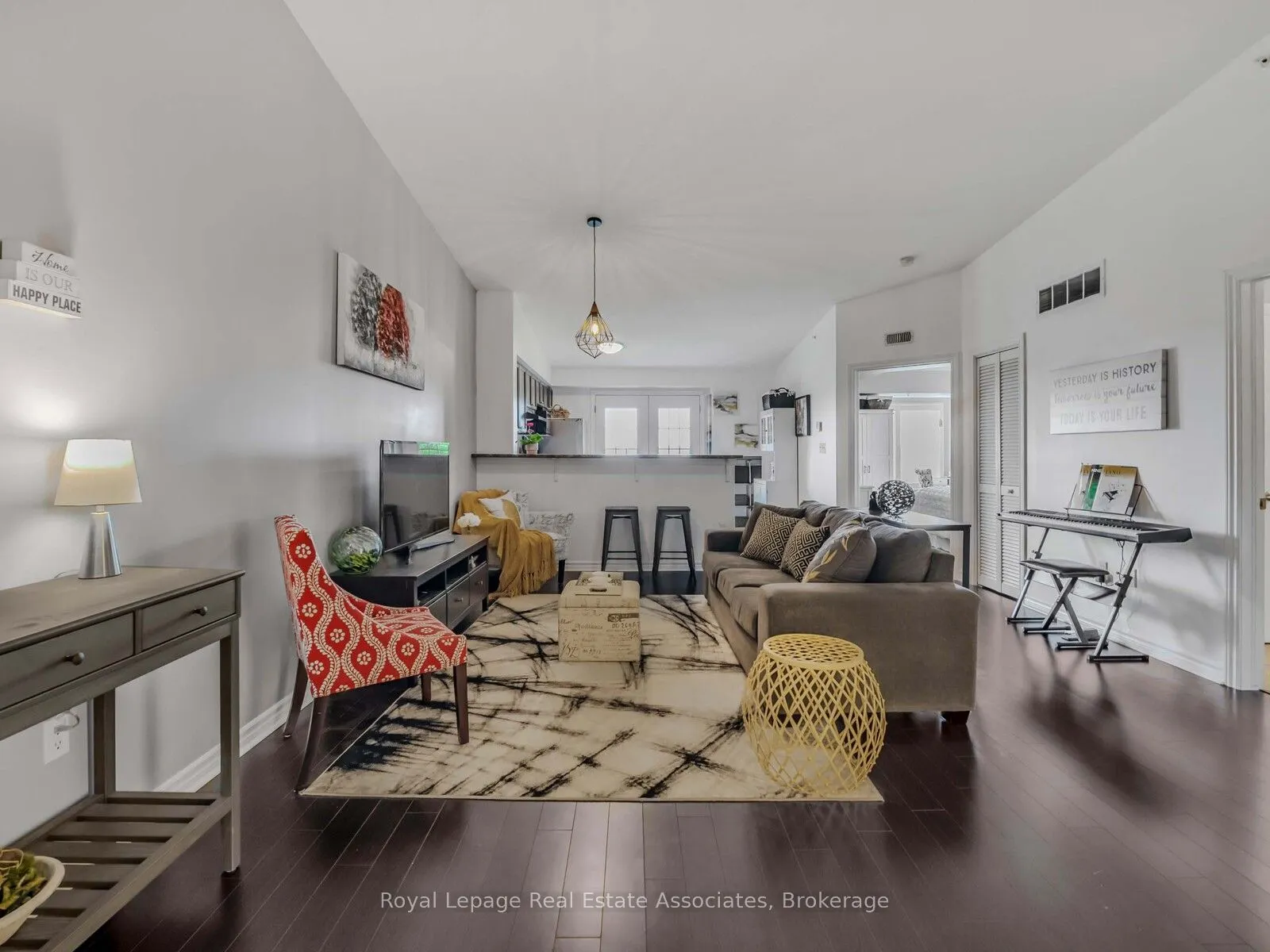 1390 Main Street E, #405