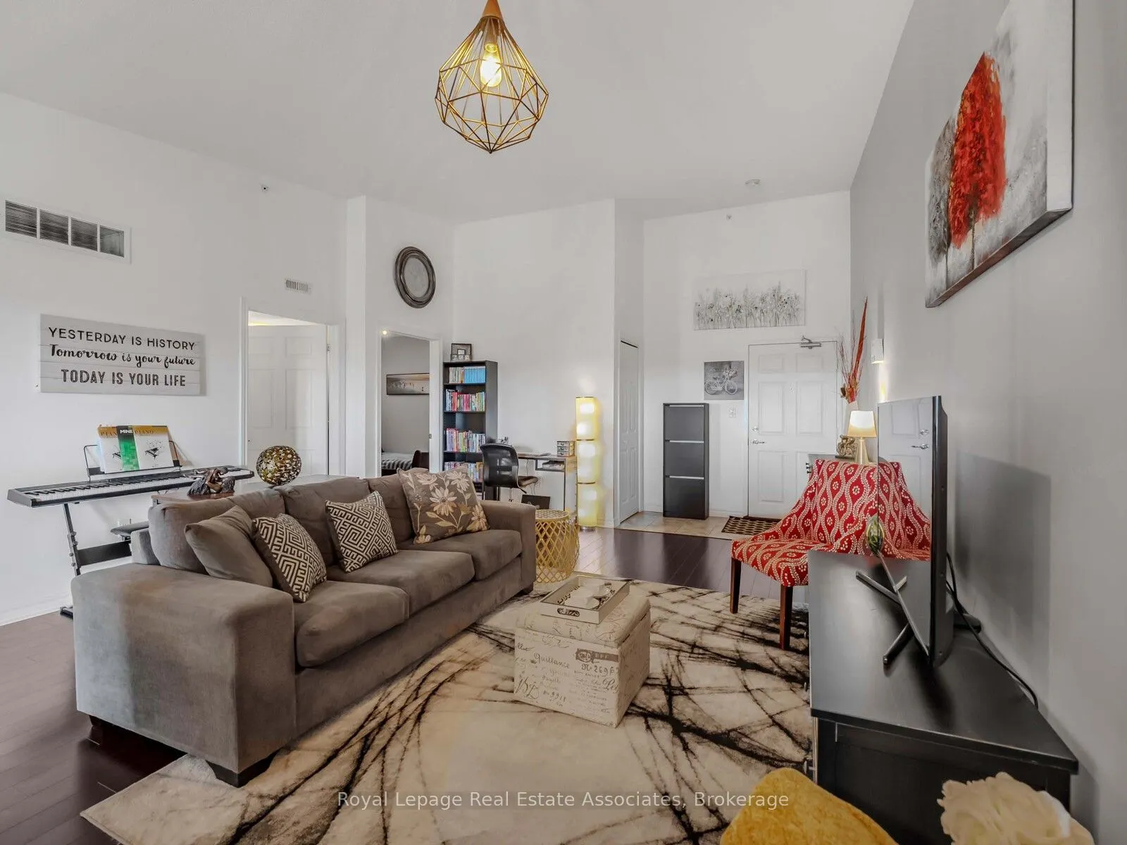 1390 Main Street E, #405