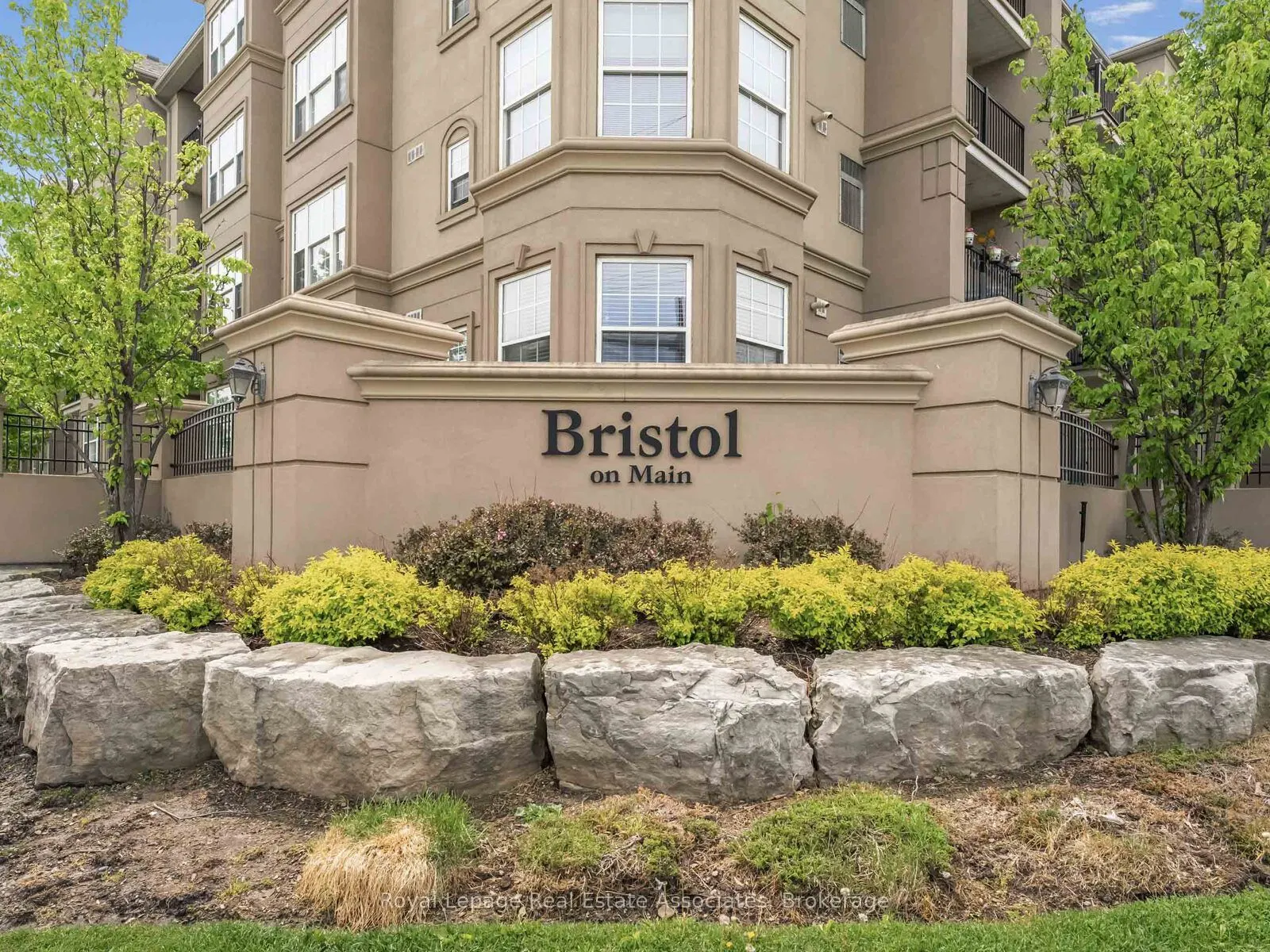 1390 Main Street E, #405