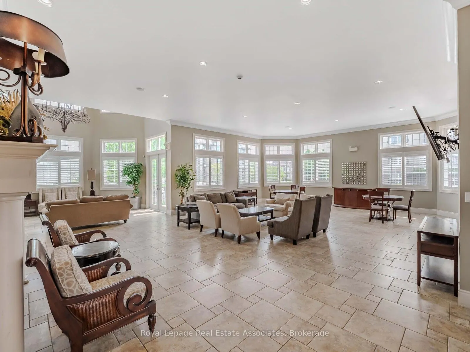 1390 Main Street E, #405
