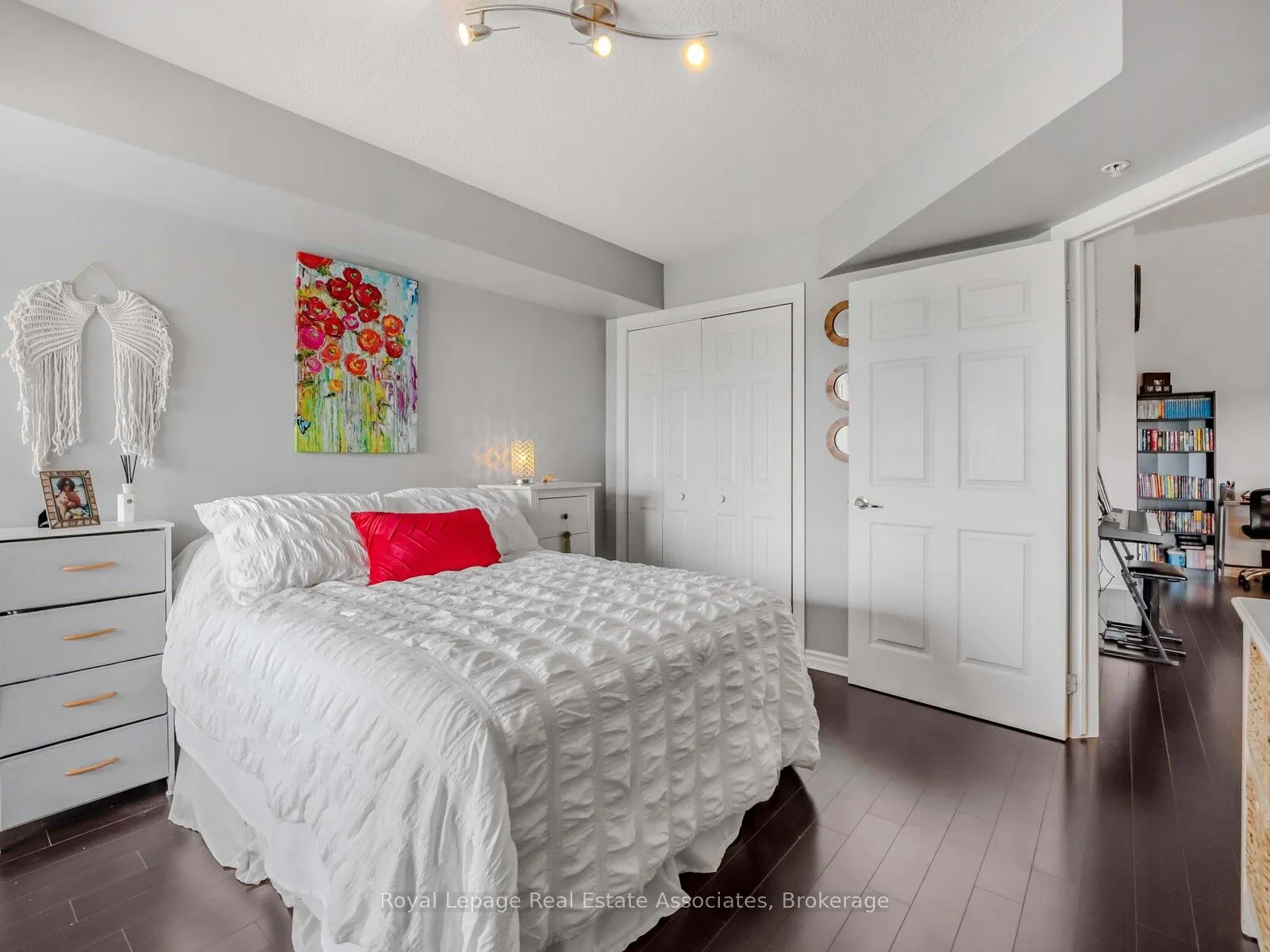 1390 Main Street E, #405