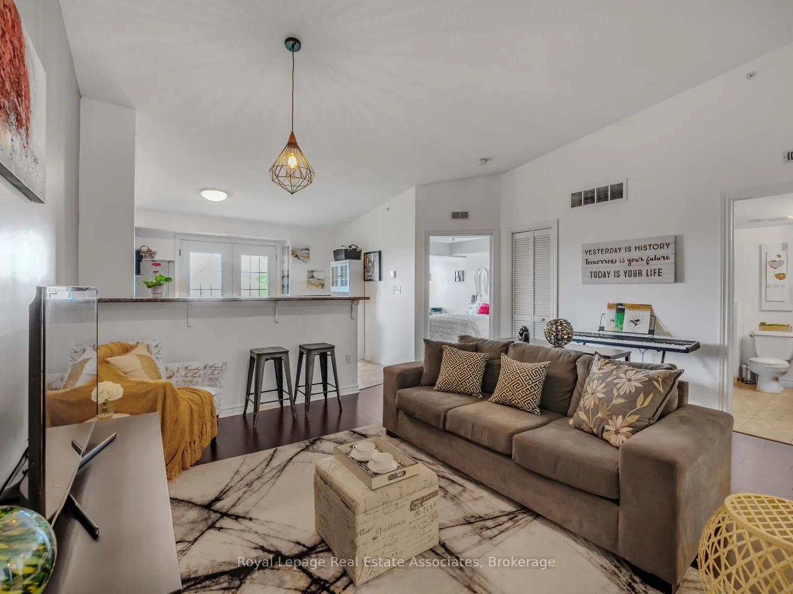 1390 Main Street E, #405