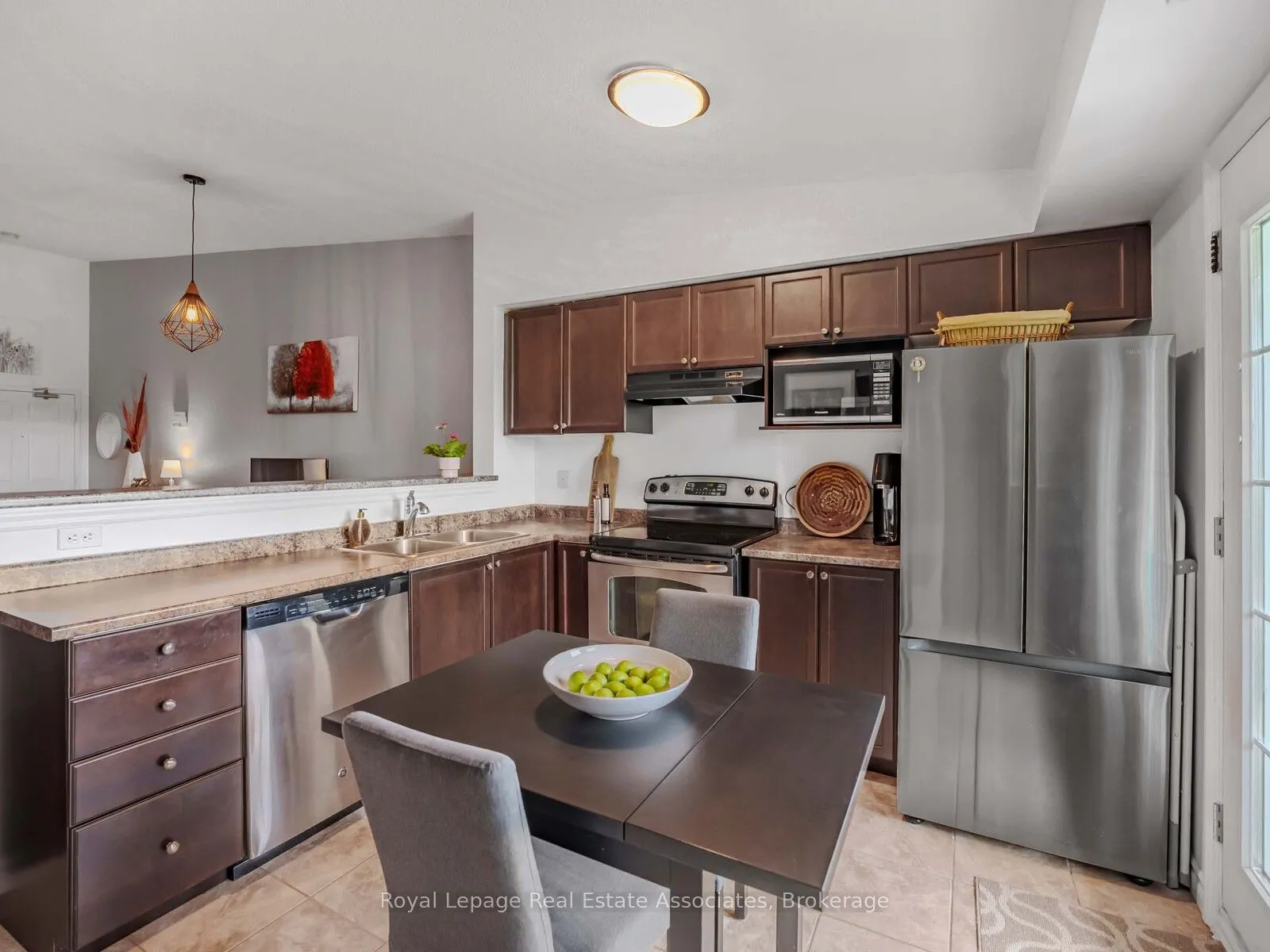 1390 Main Street E, #405