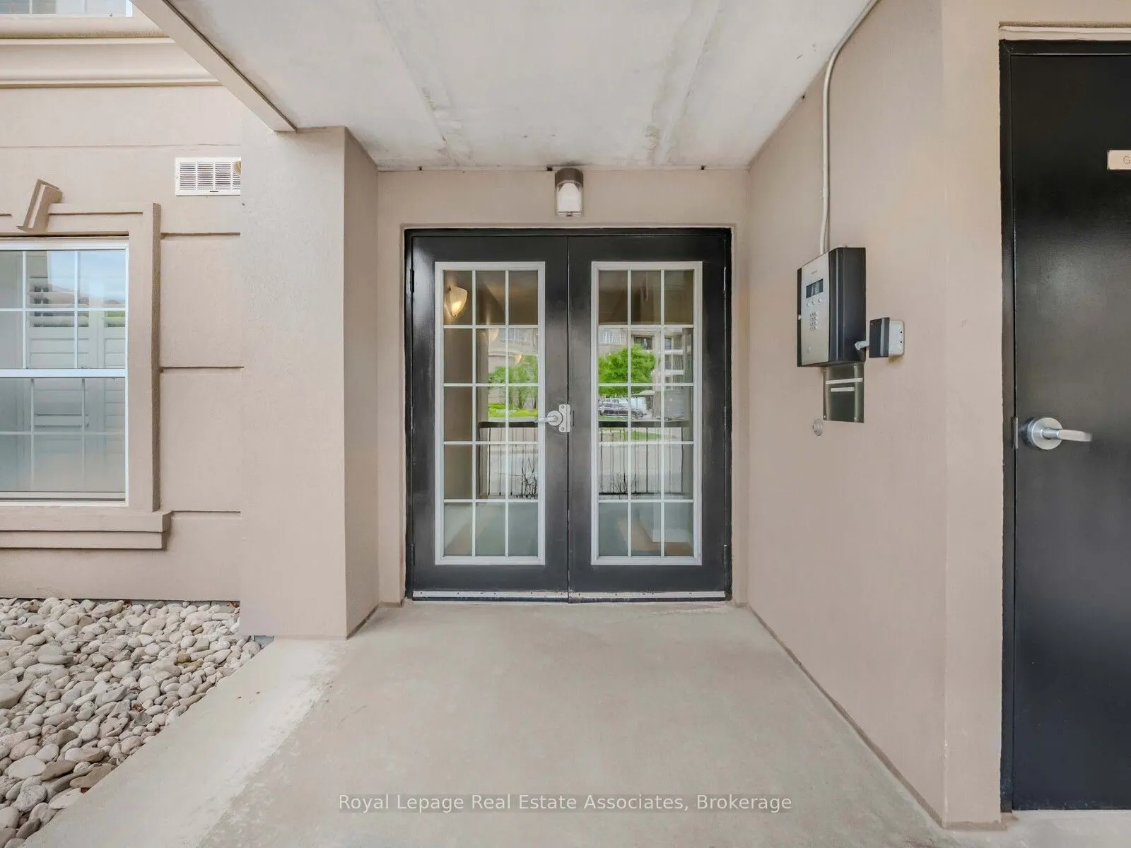 1390 Main Street E, #405