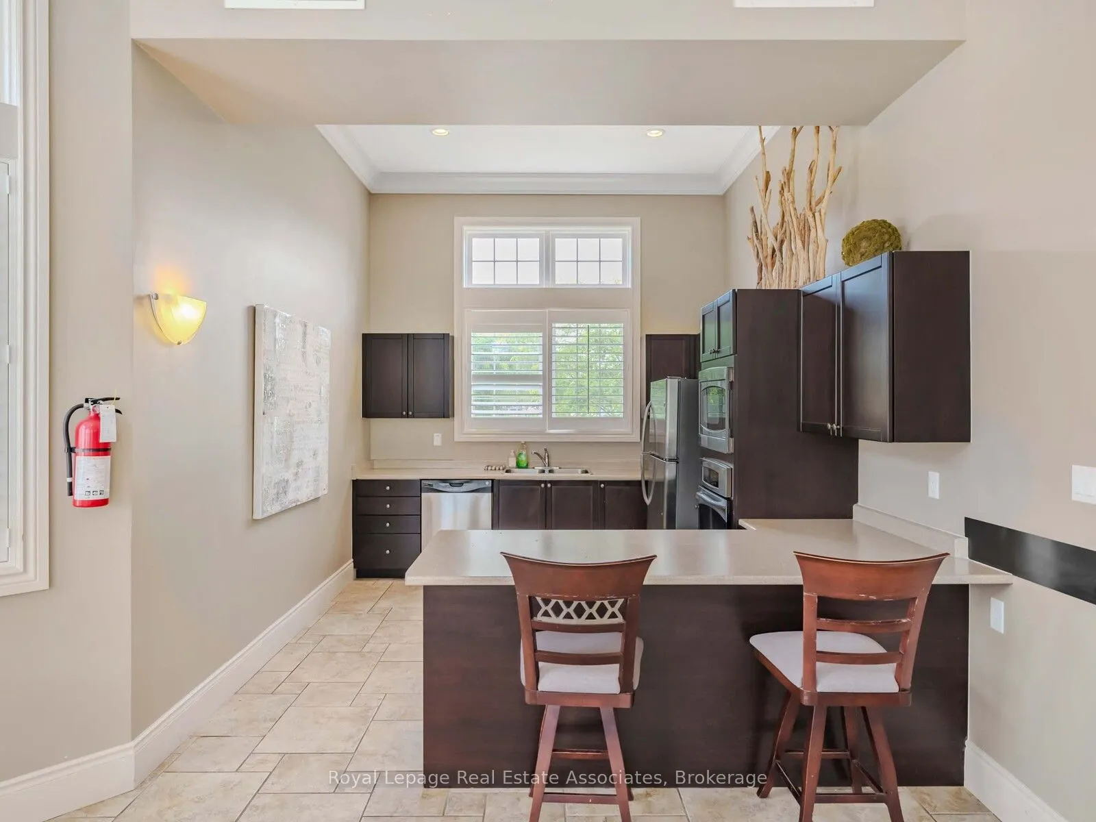 1390 Main Street E, #405