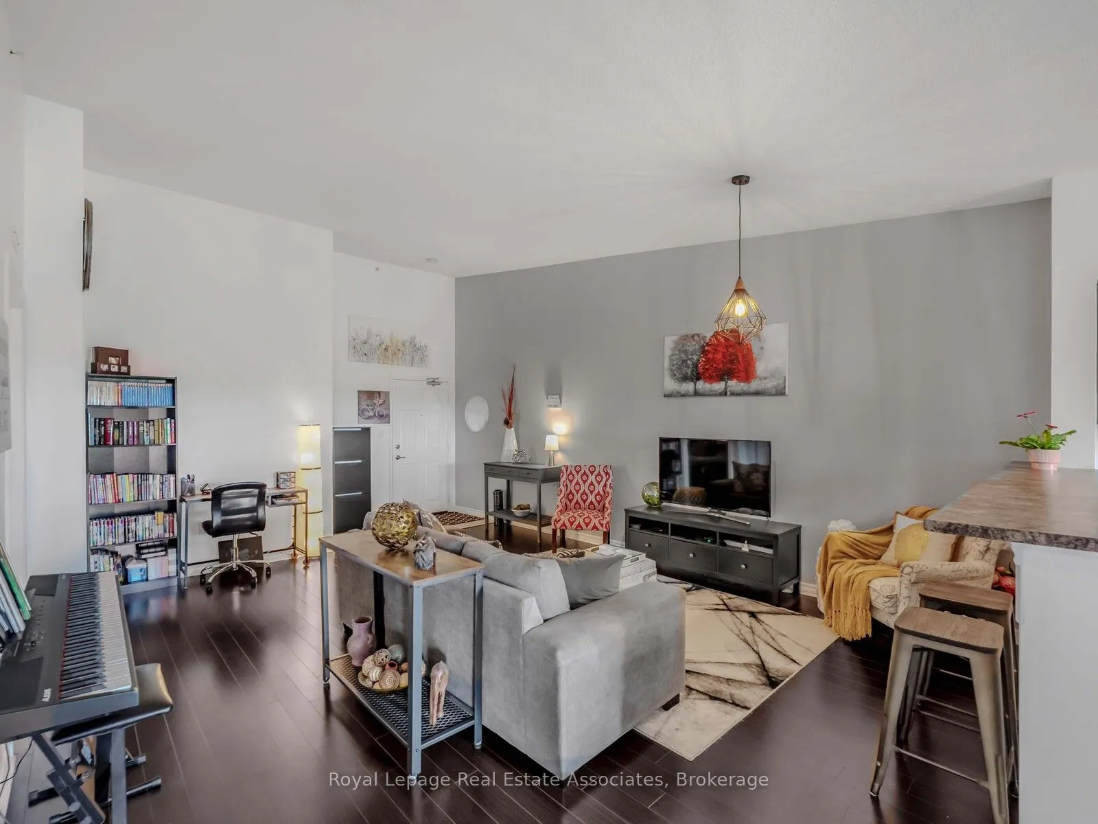 1390 Main Street E, #405