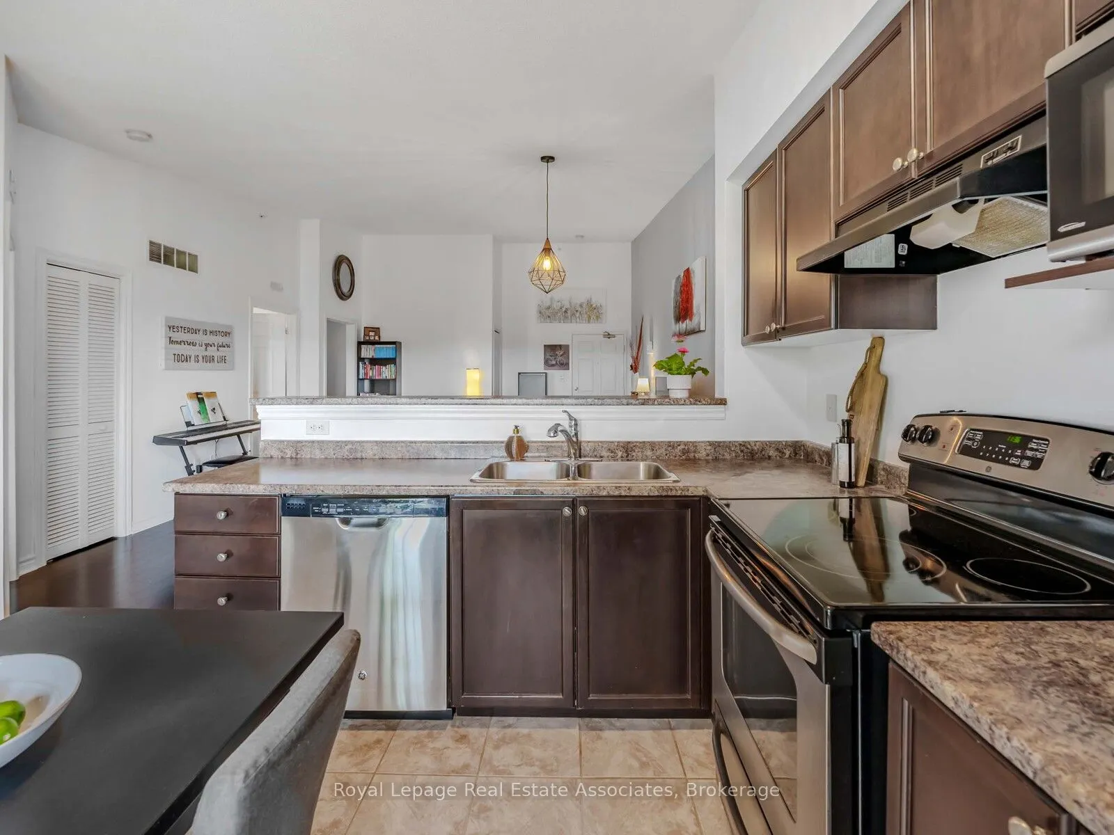 1390 Main Street E, #405