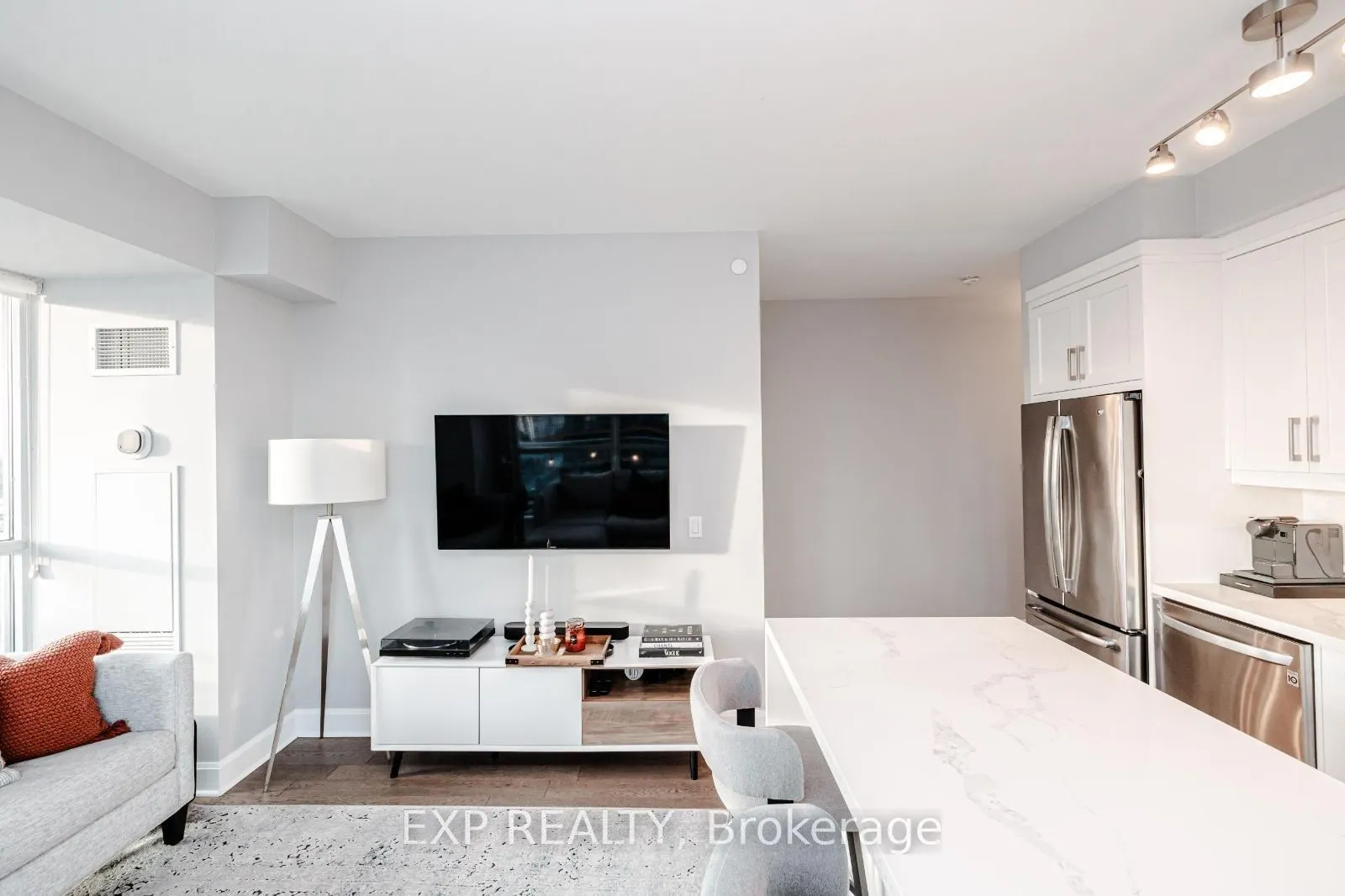 33 Shore Breeze Drive, #1503