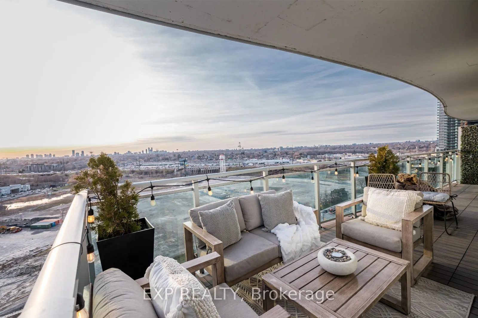 33 Shore Breeze Drive, #1503