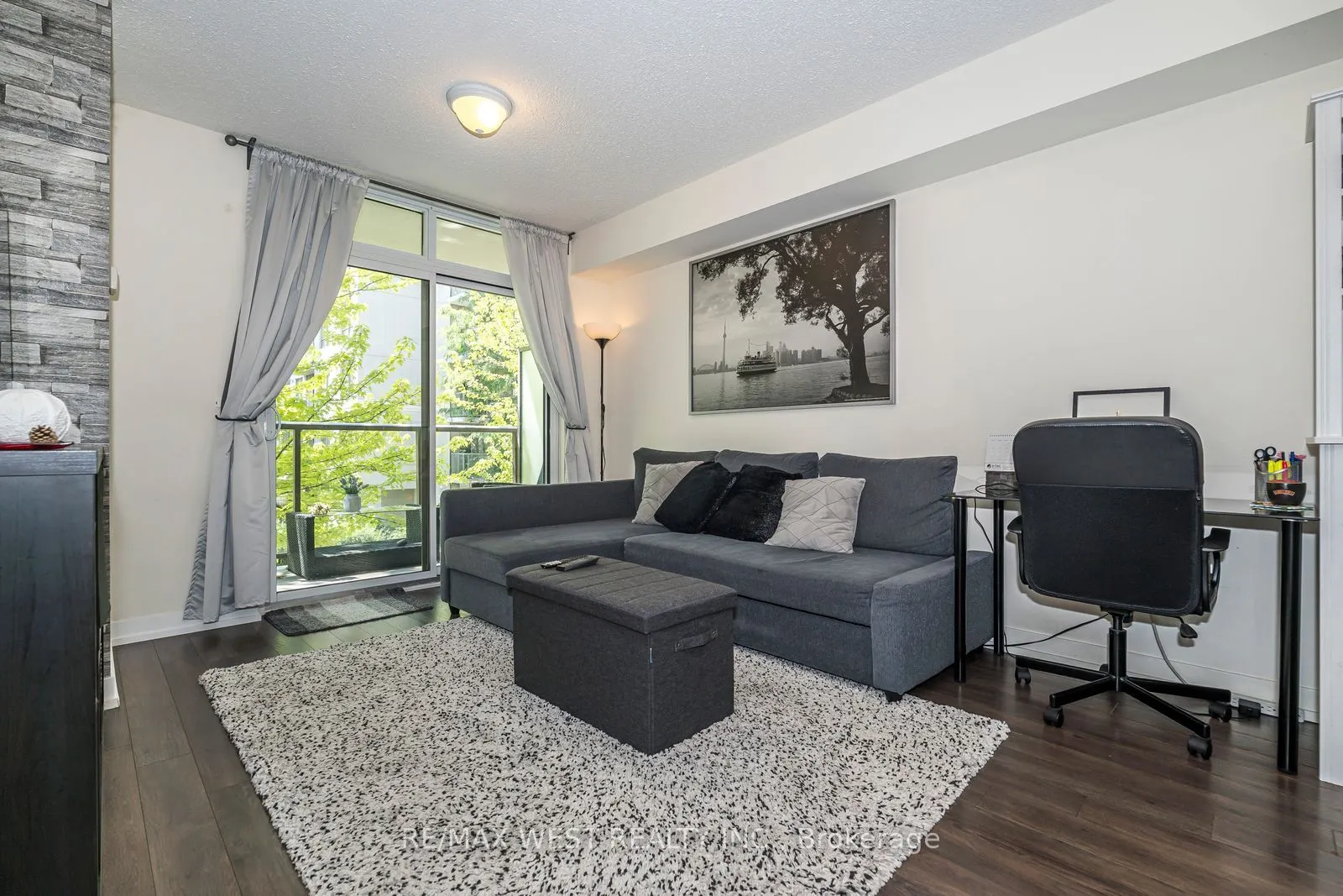 816 Lansdowne Avenue, #209