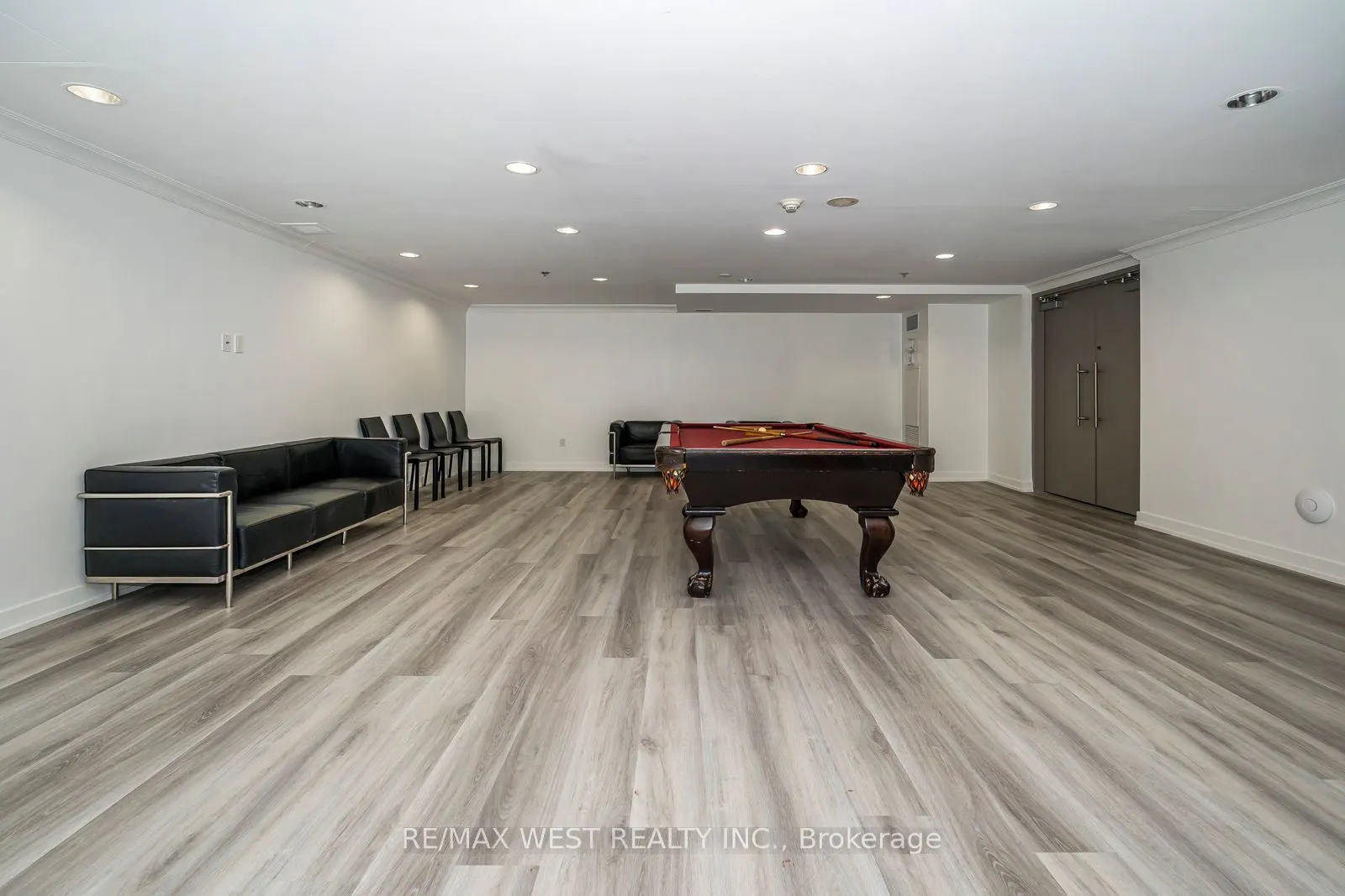 816 Lansdowne Avenue, #209