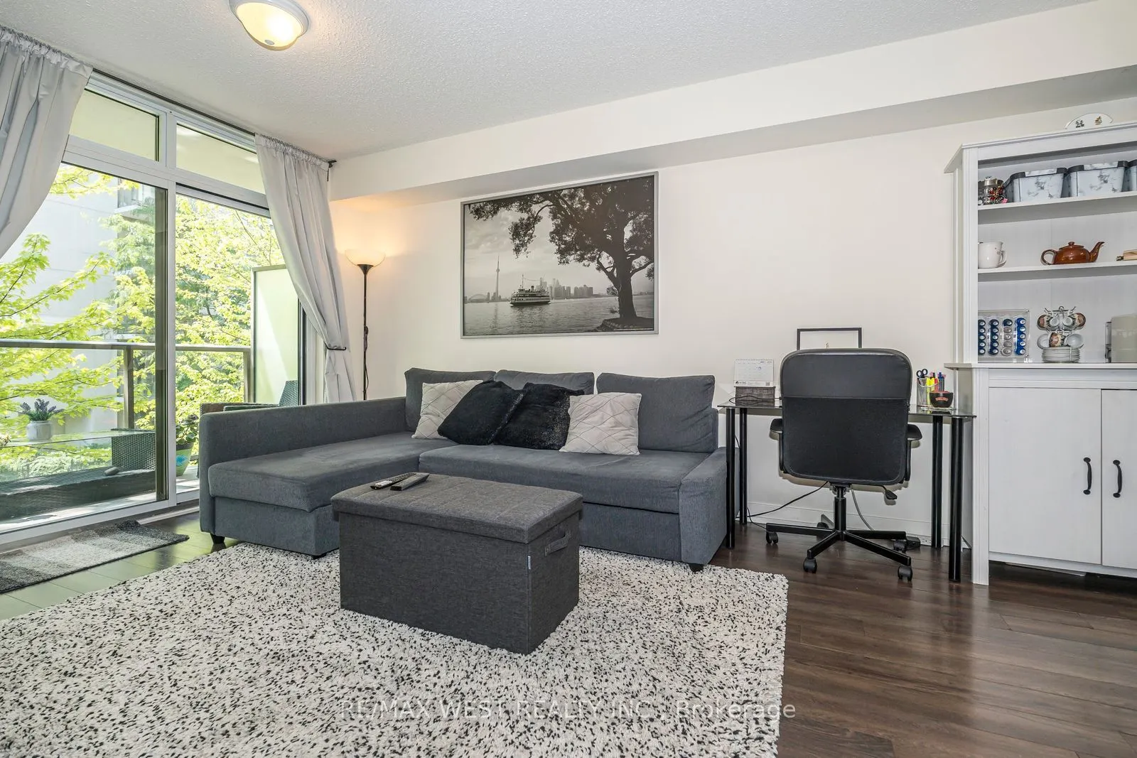 816 Lansdowne Avenue, #209
