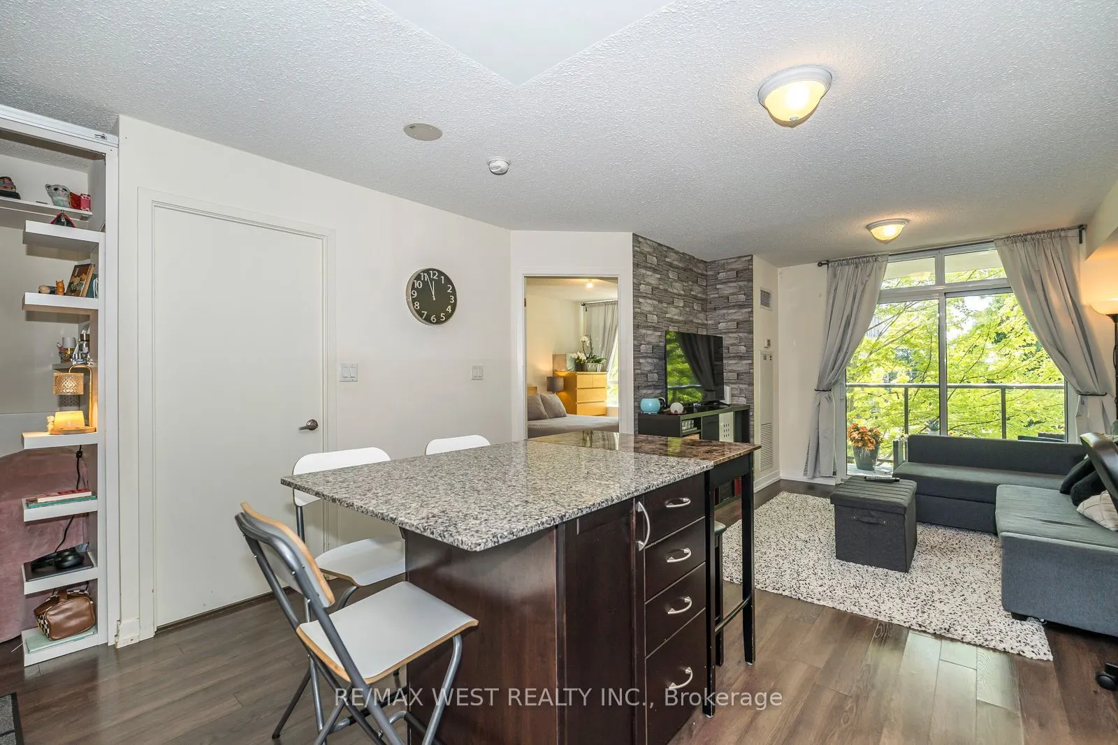 816 Lansdowne Avenue, #209