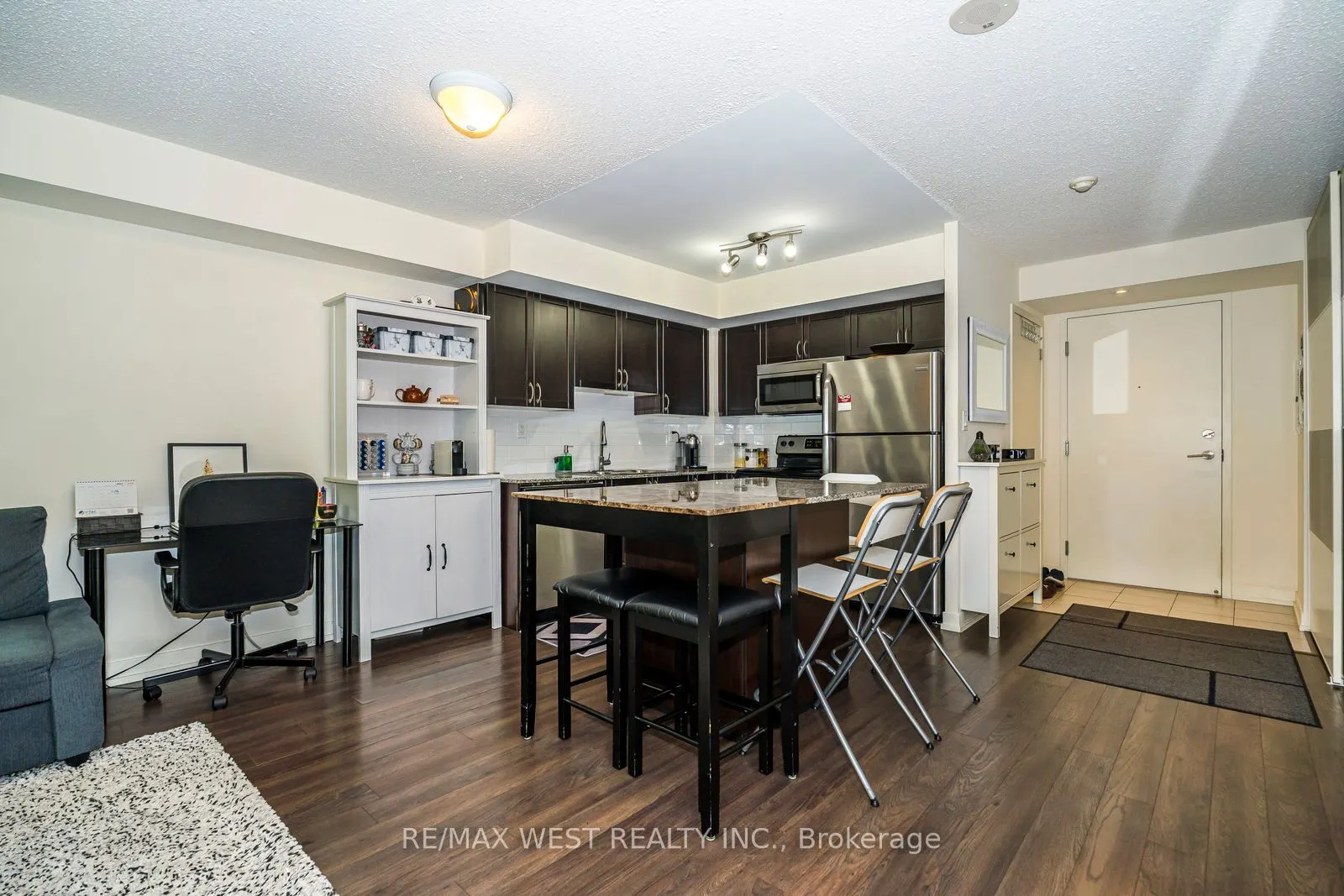 816 Lansdowne Avenue, #209