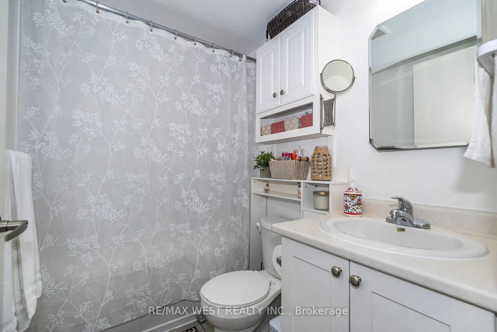 816 Lansdowne Avenue, #209