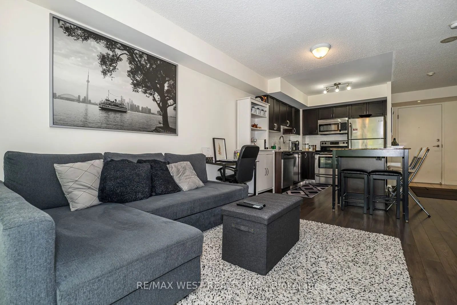 816 Lansdowne Avenue, #209