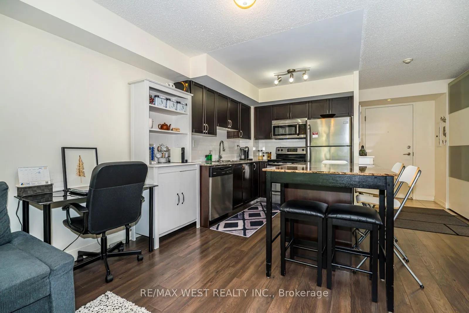 816 Lansdowne Avenue, #209