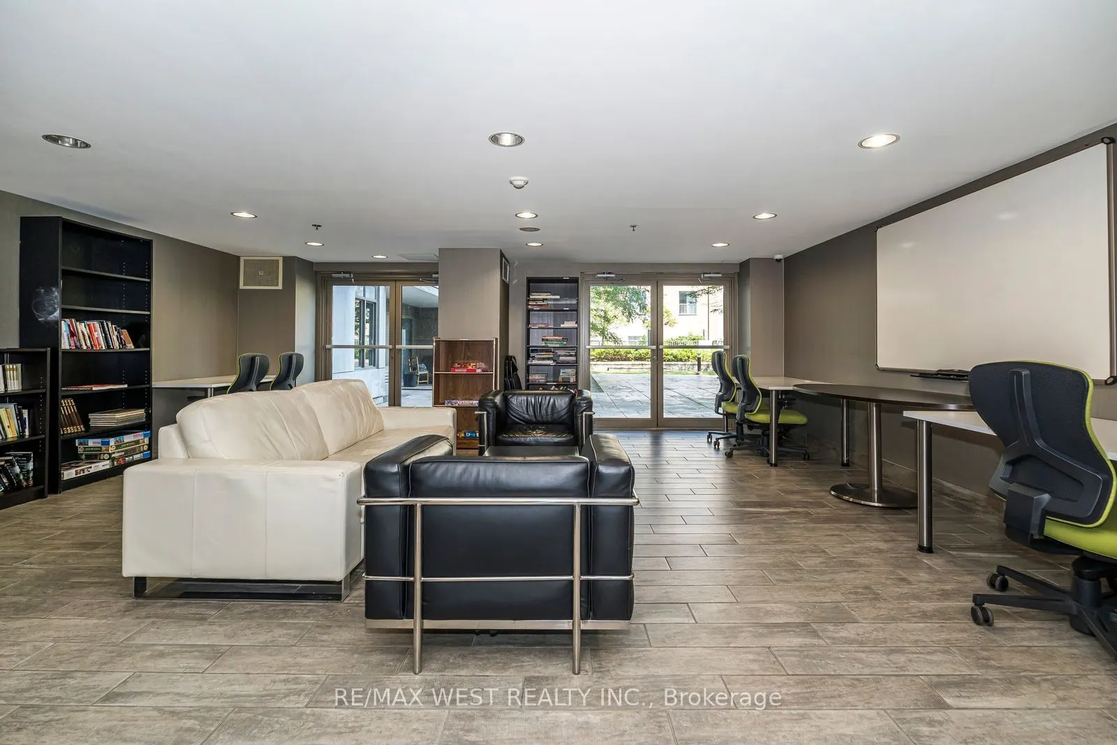 816 Lansdowne Avenue, #209