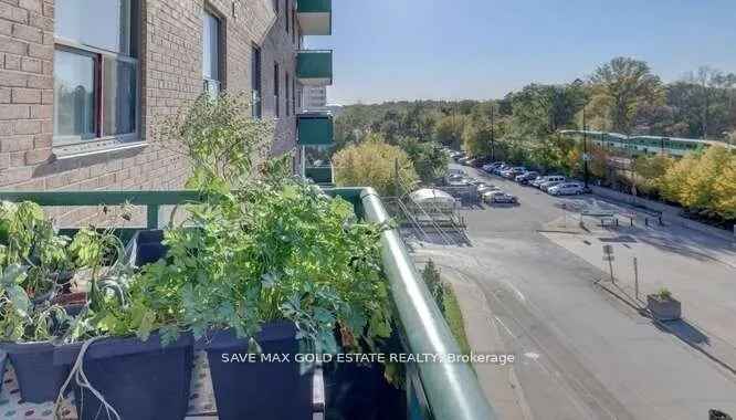 49 Queen Street E, #501