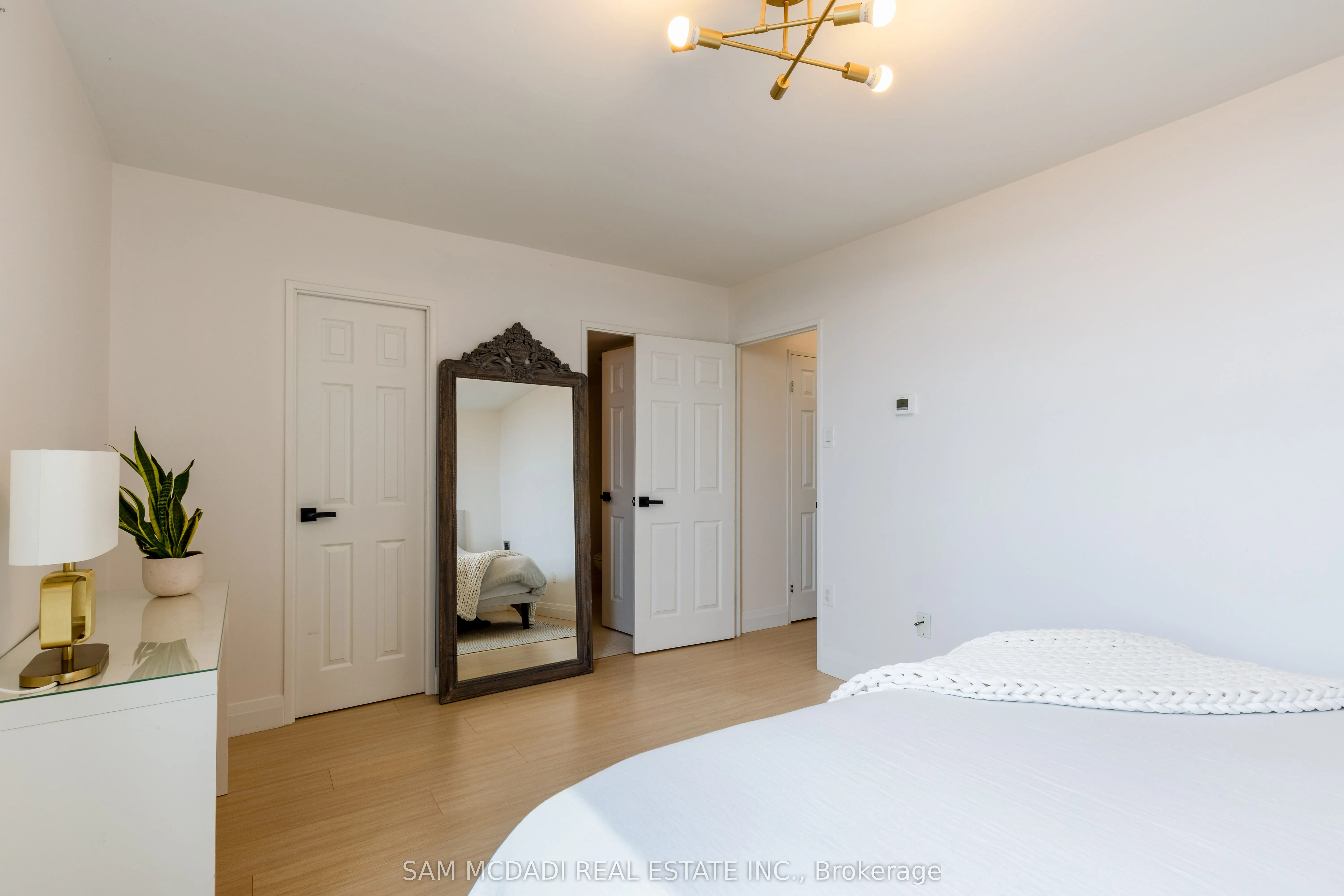 966 Inverhouse Drive, #1001