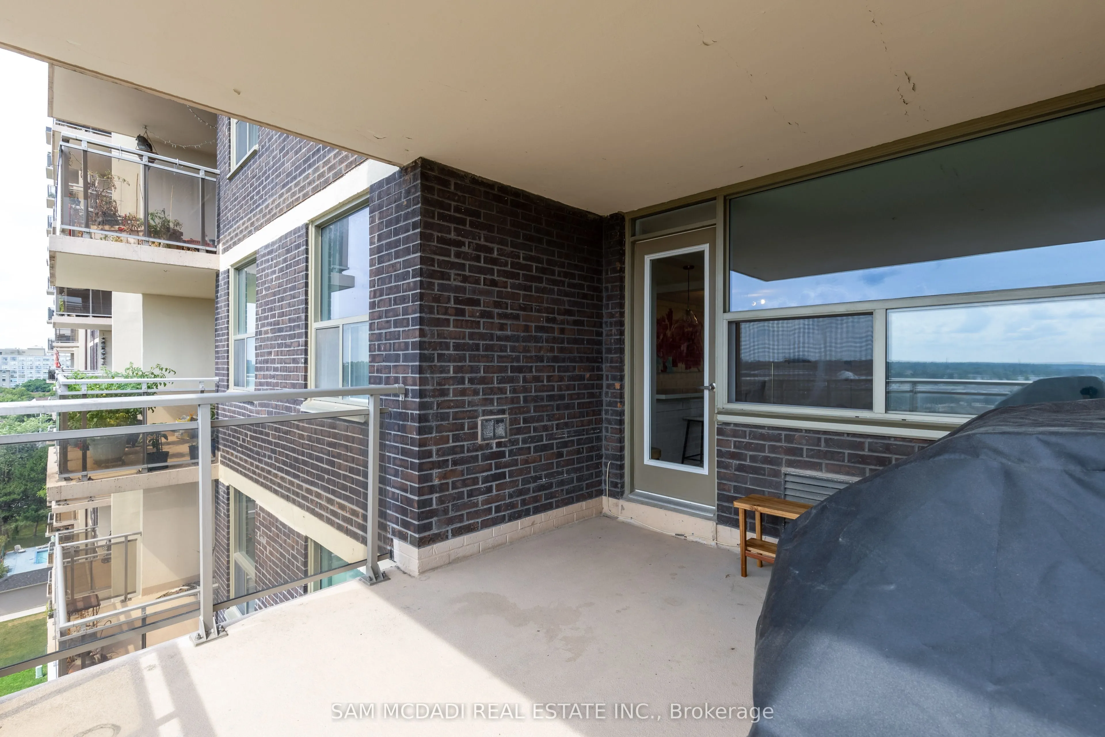 966 Inverhouse Drive, #1001