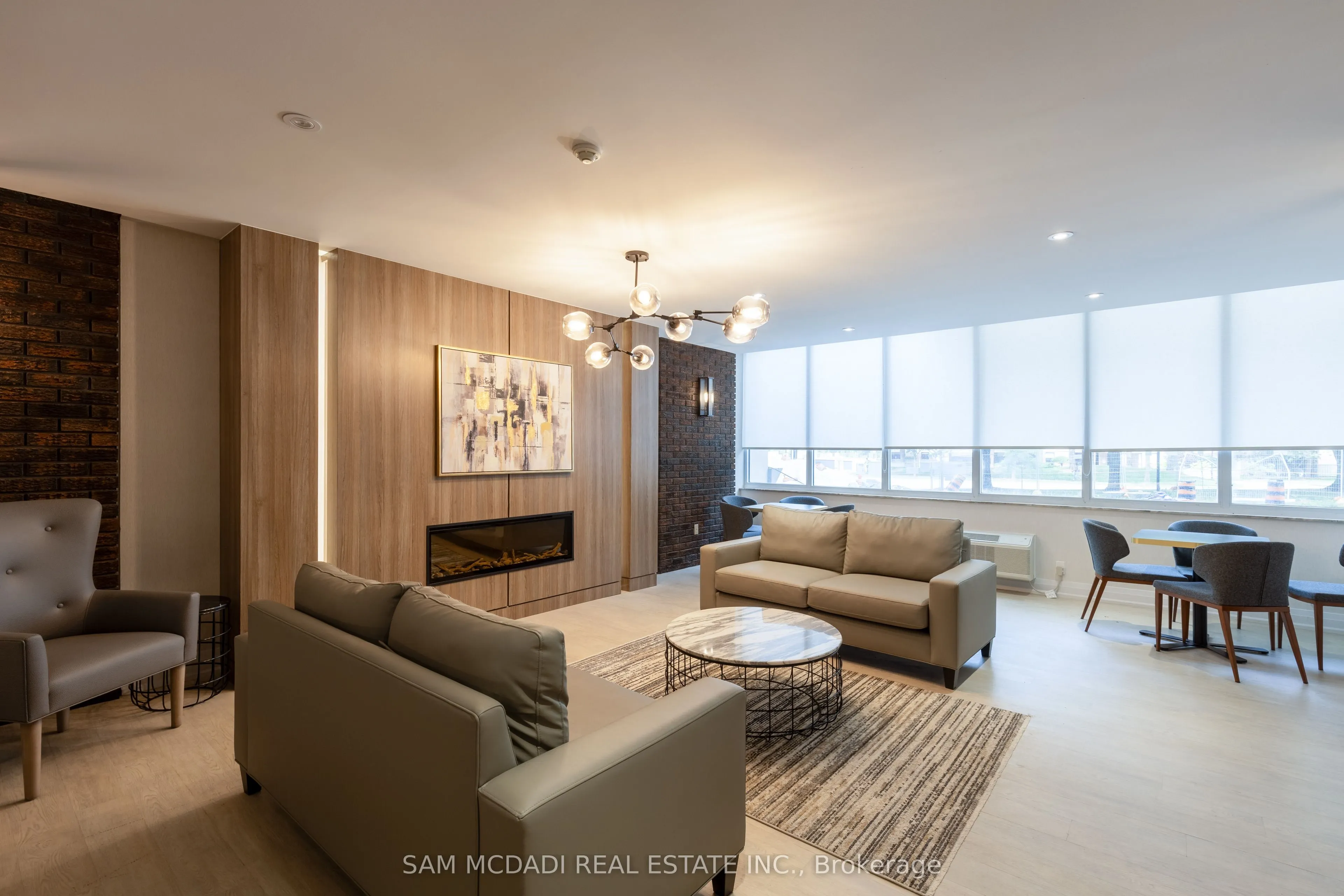 966 Inverhouse Drive, #1001