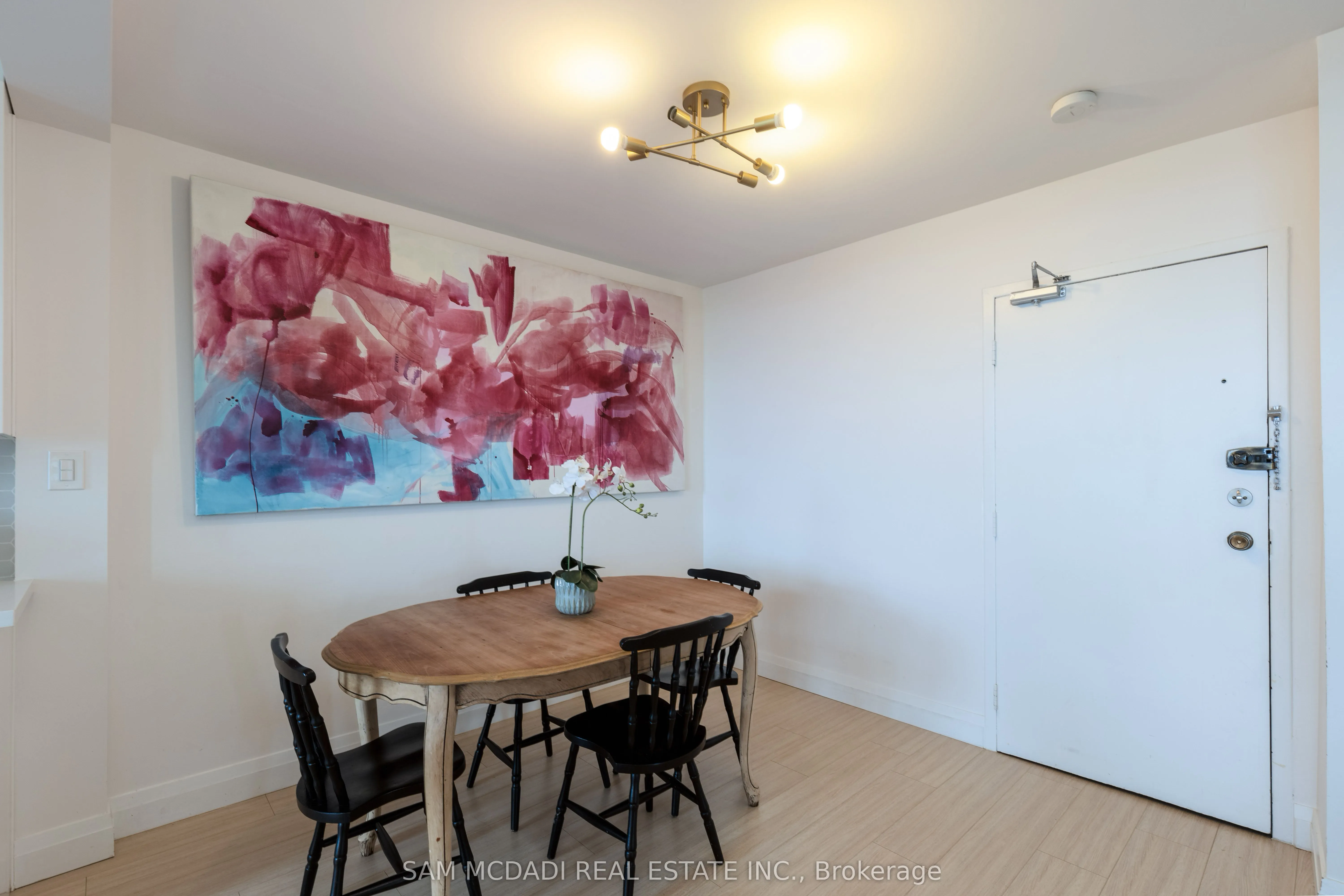 966 Inverhouse Drive, #1001