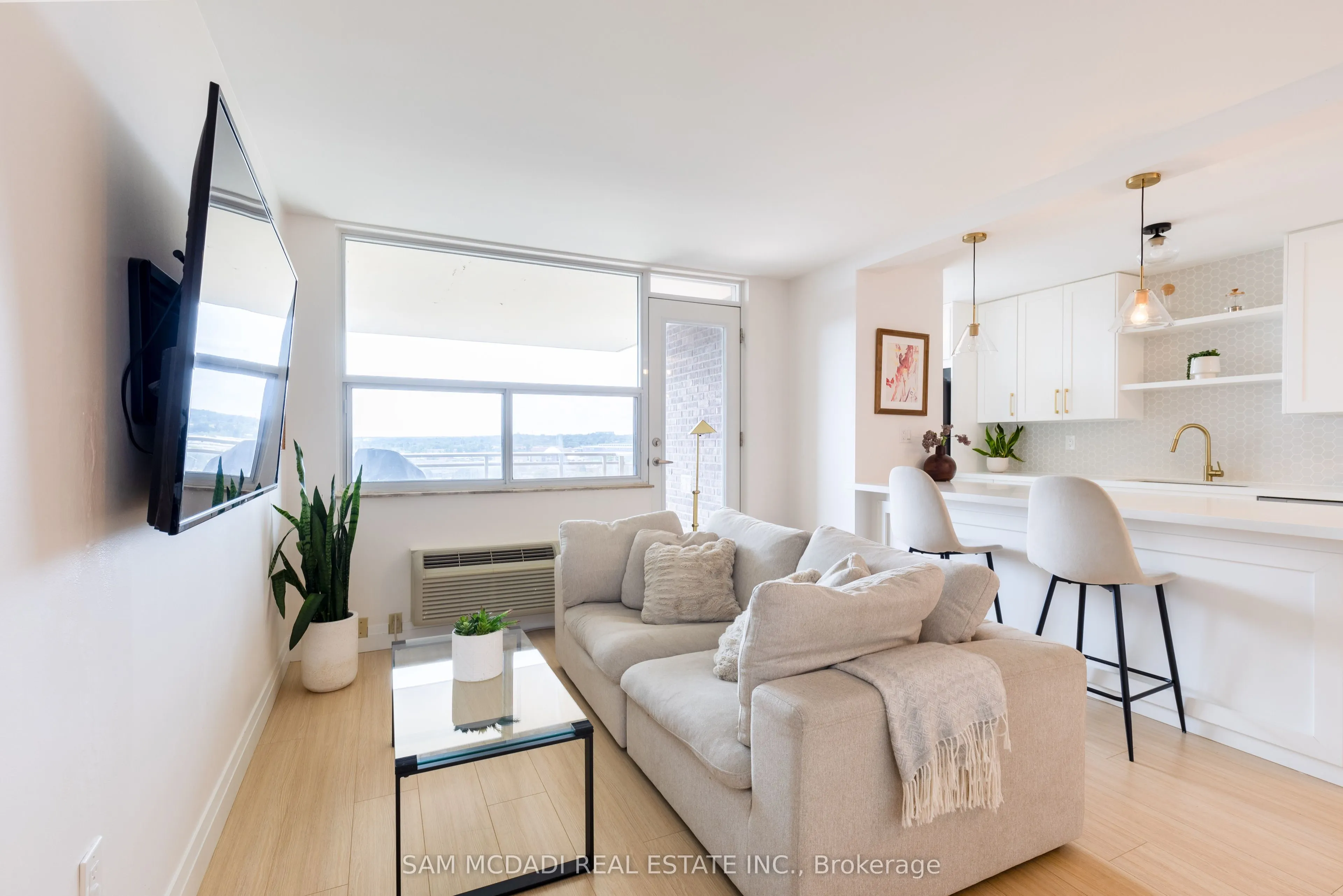 966 Inverhouse Drive, #1001