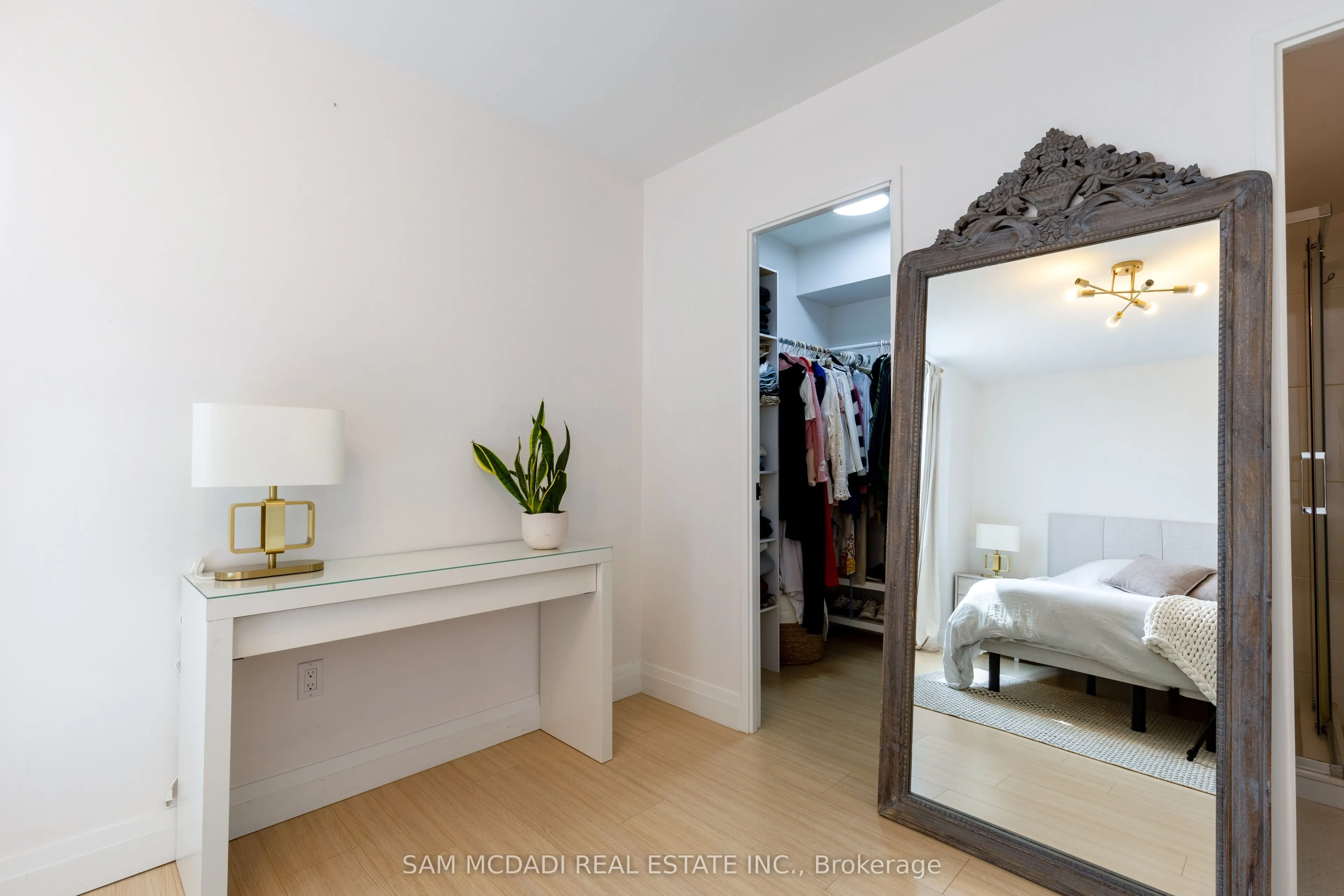 966 Inverhouse Drive, #1001