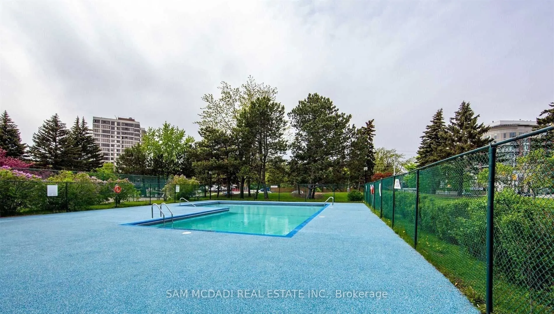 966 Inverhouse Drive, #1001