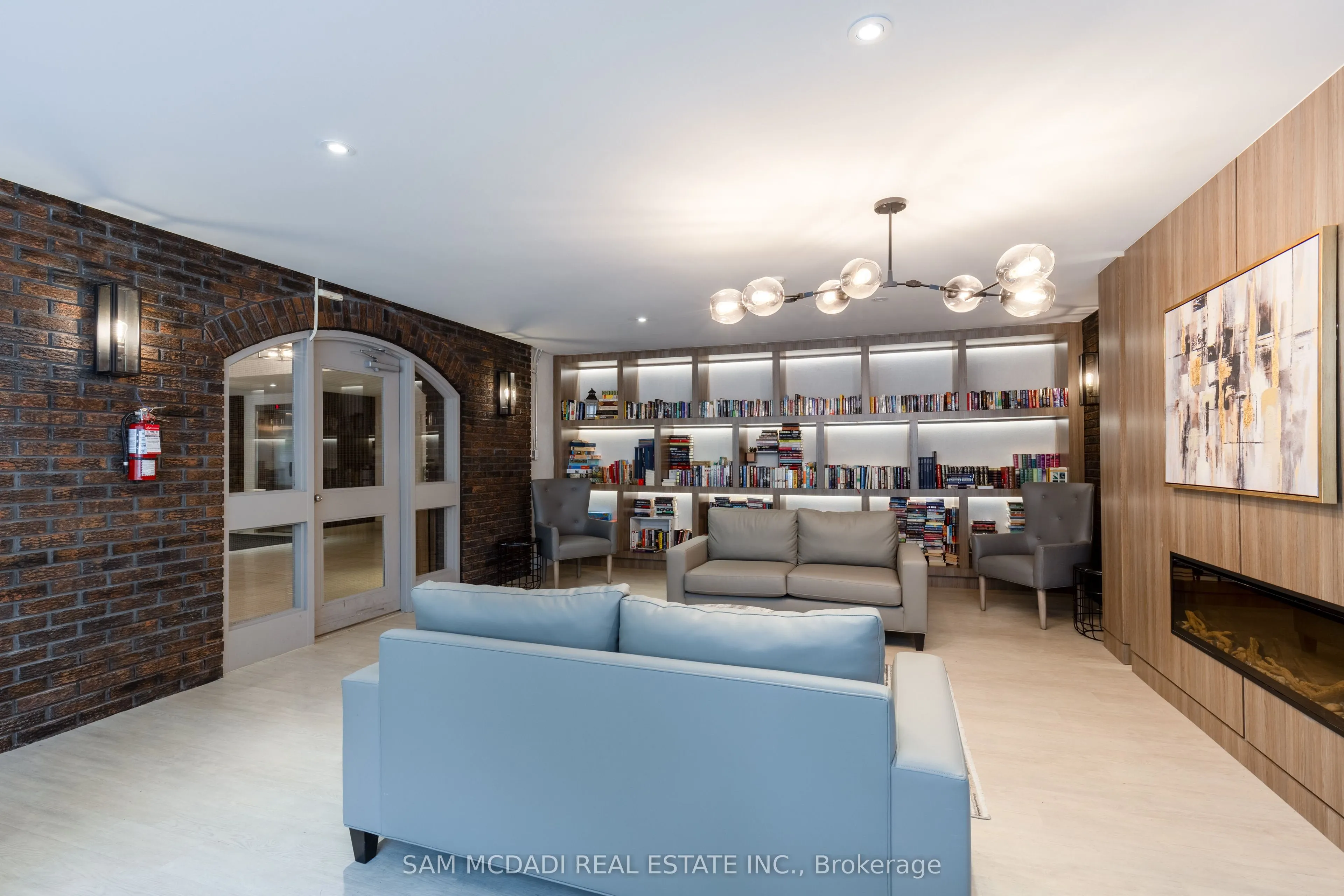 966 Inverhouse Drive, #1001