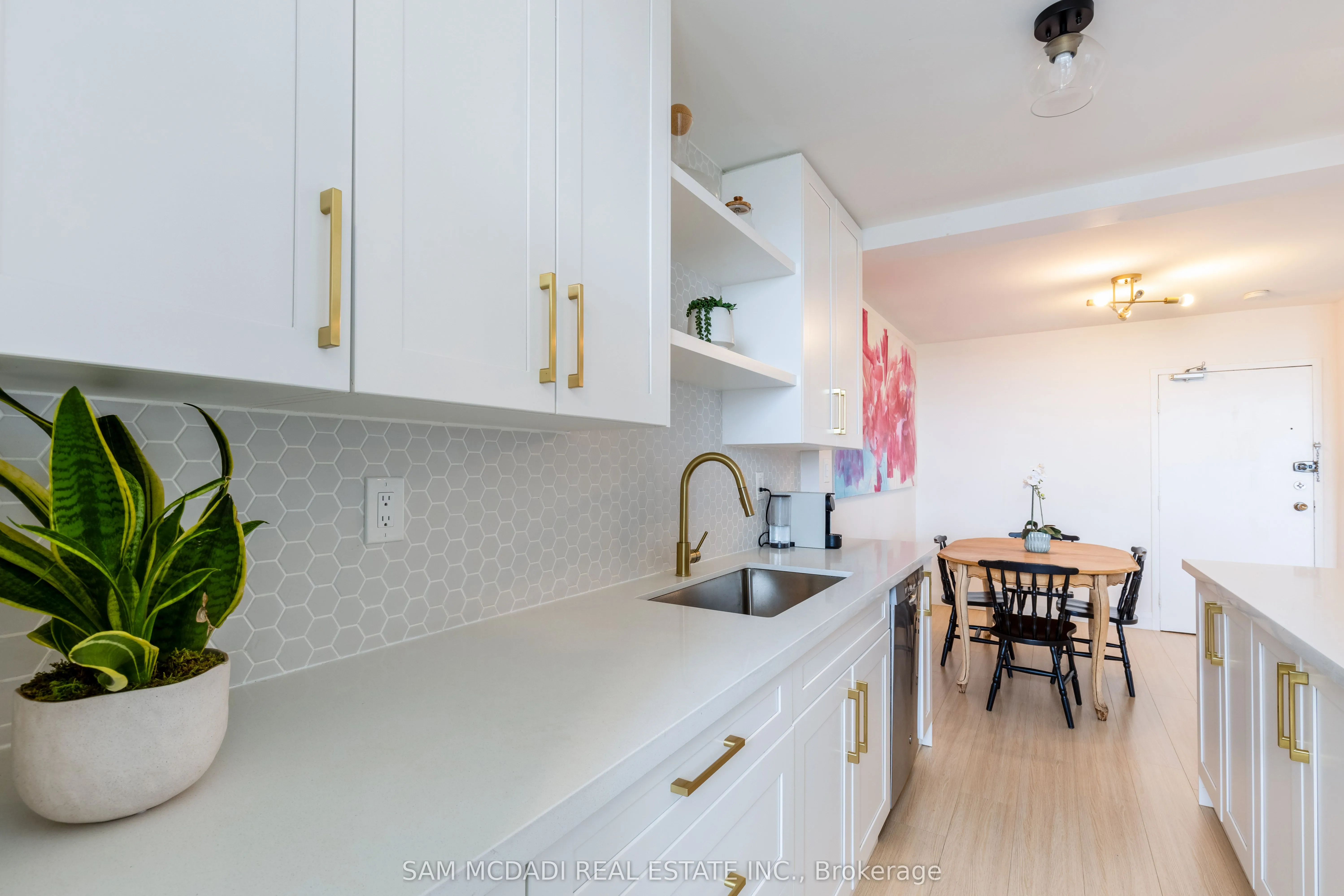 966 Inverhouse Drive, #1001