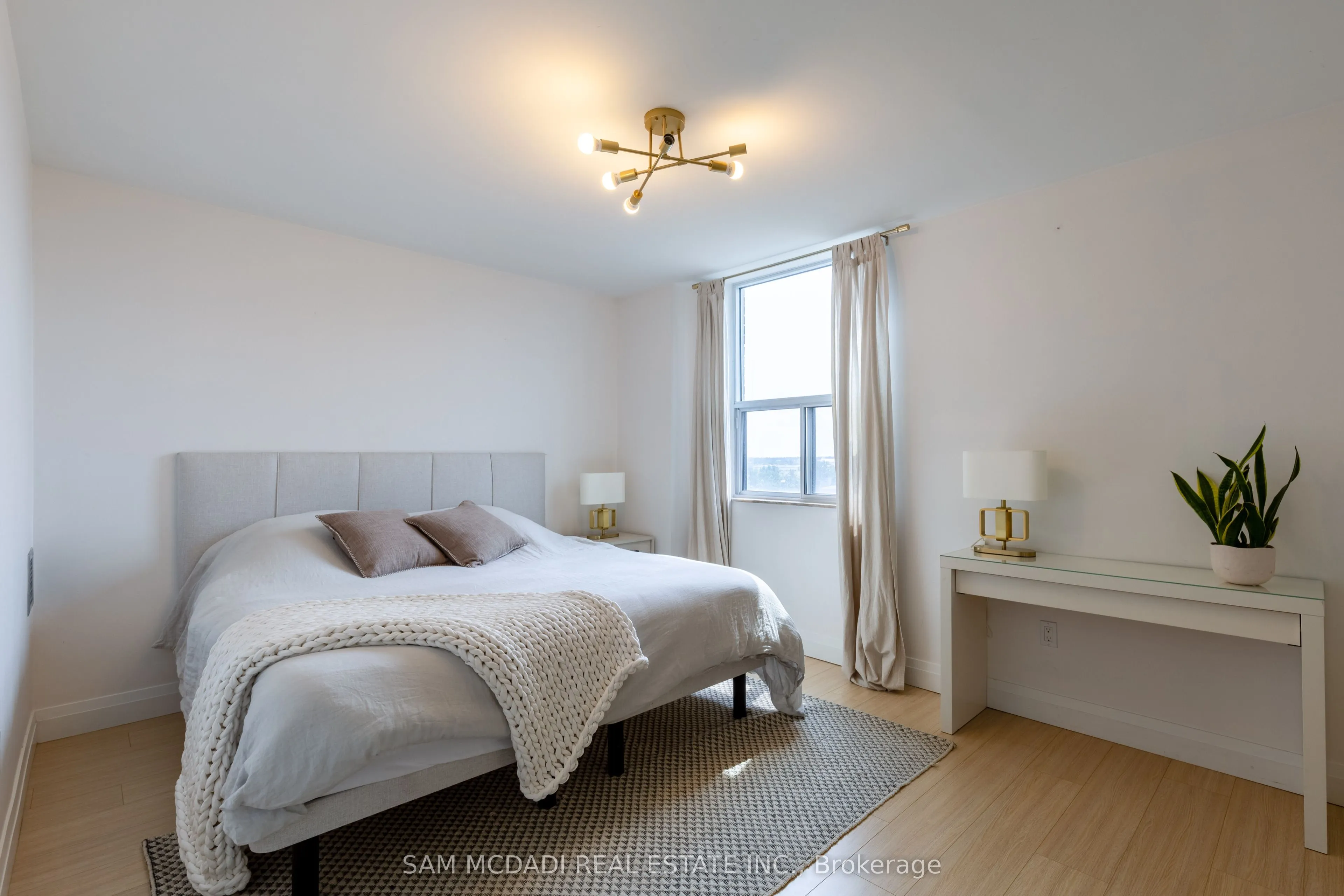 966 Inverhouse Drive, #1001