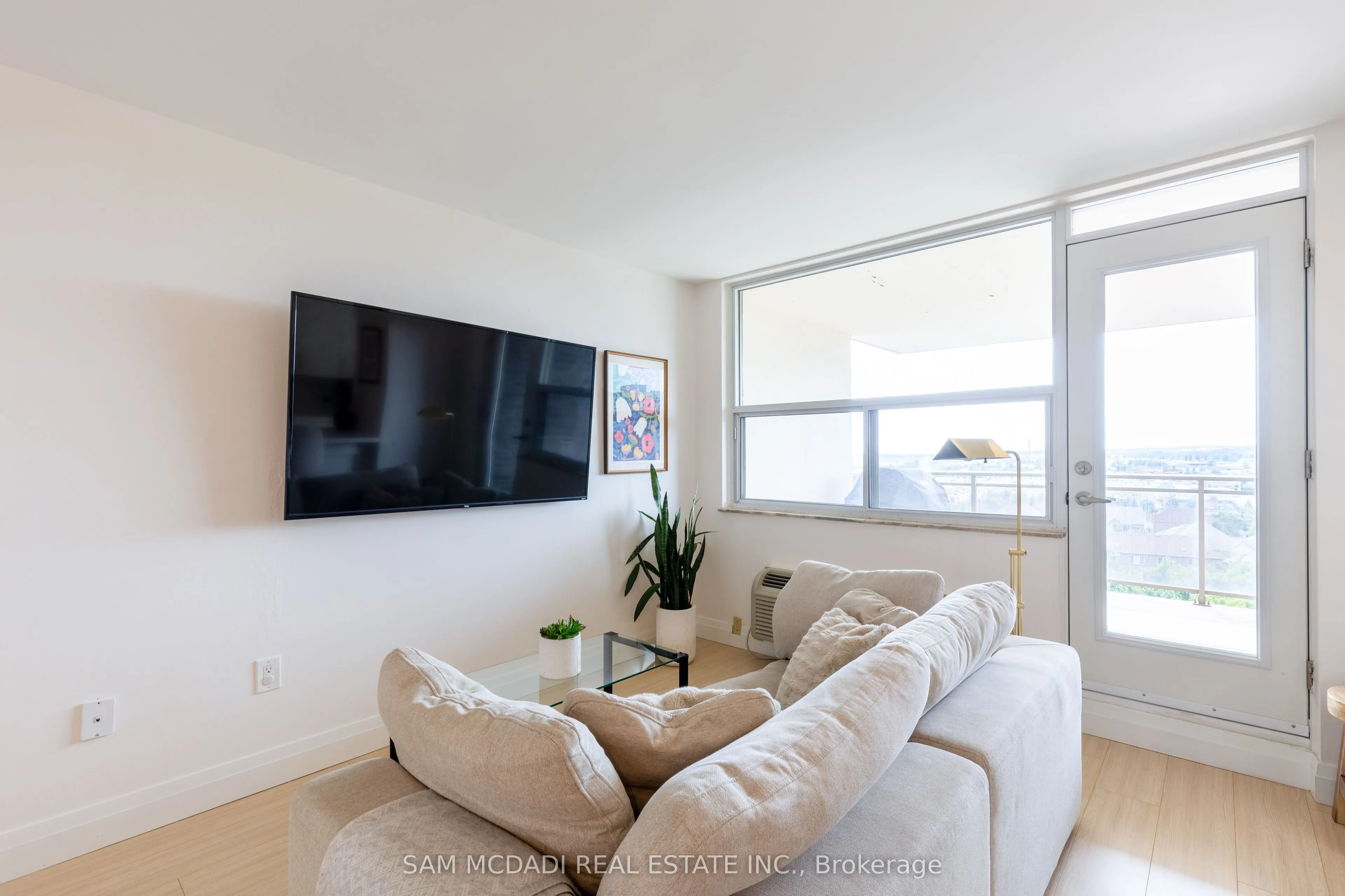 966 Inverhouse Drive, #1001