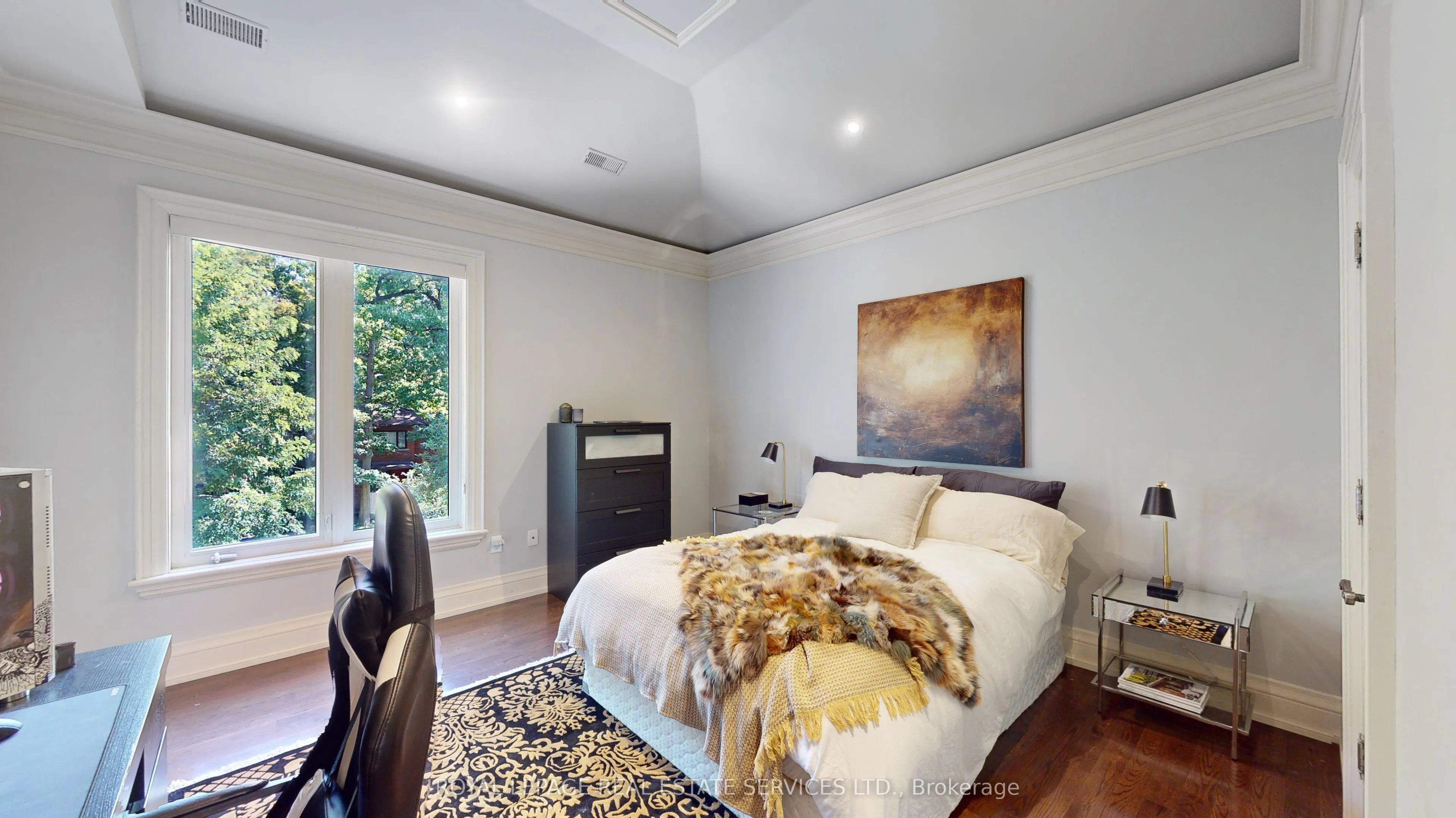 43 Riverside Crescent