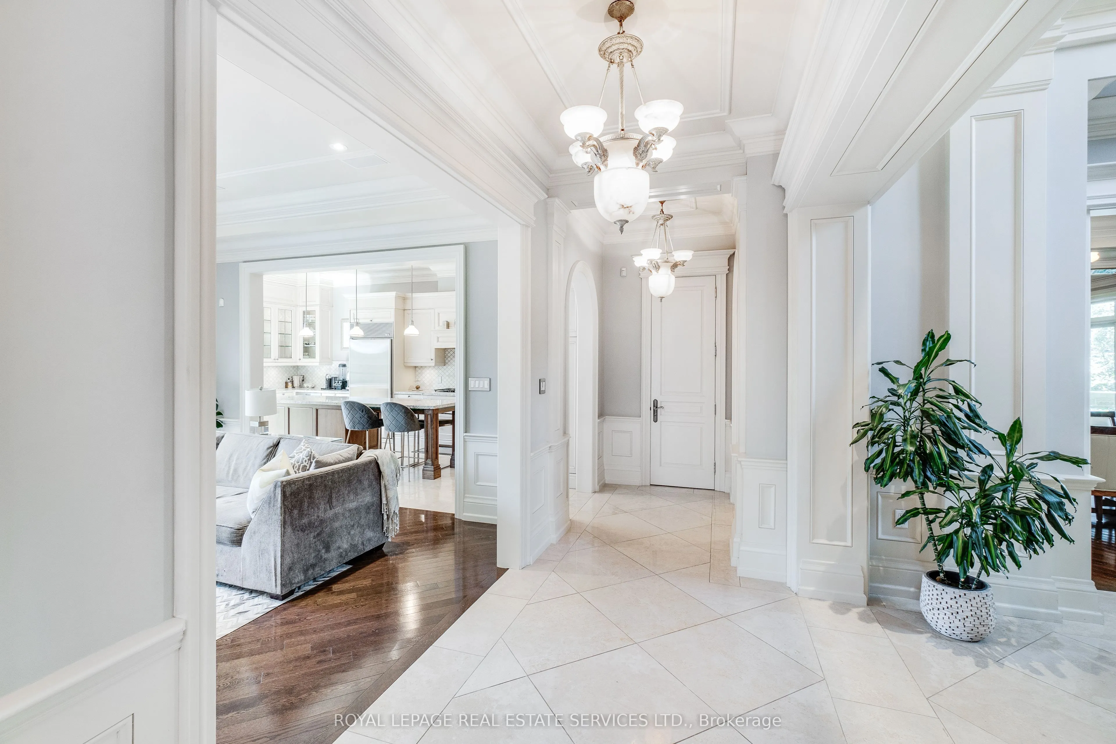 43 Riverside Crescent
