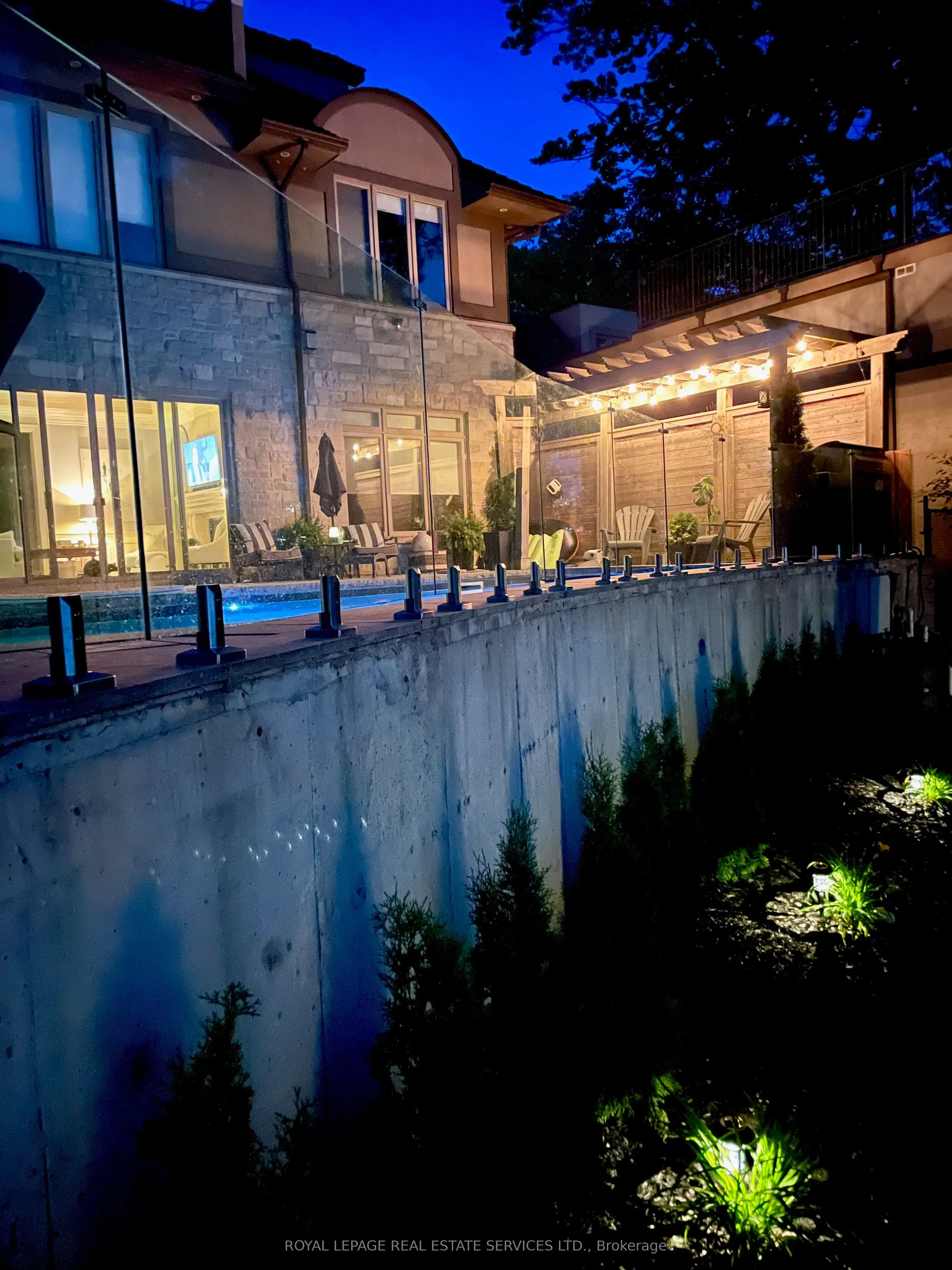 43 Riverside Crescent
