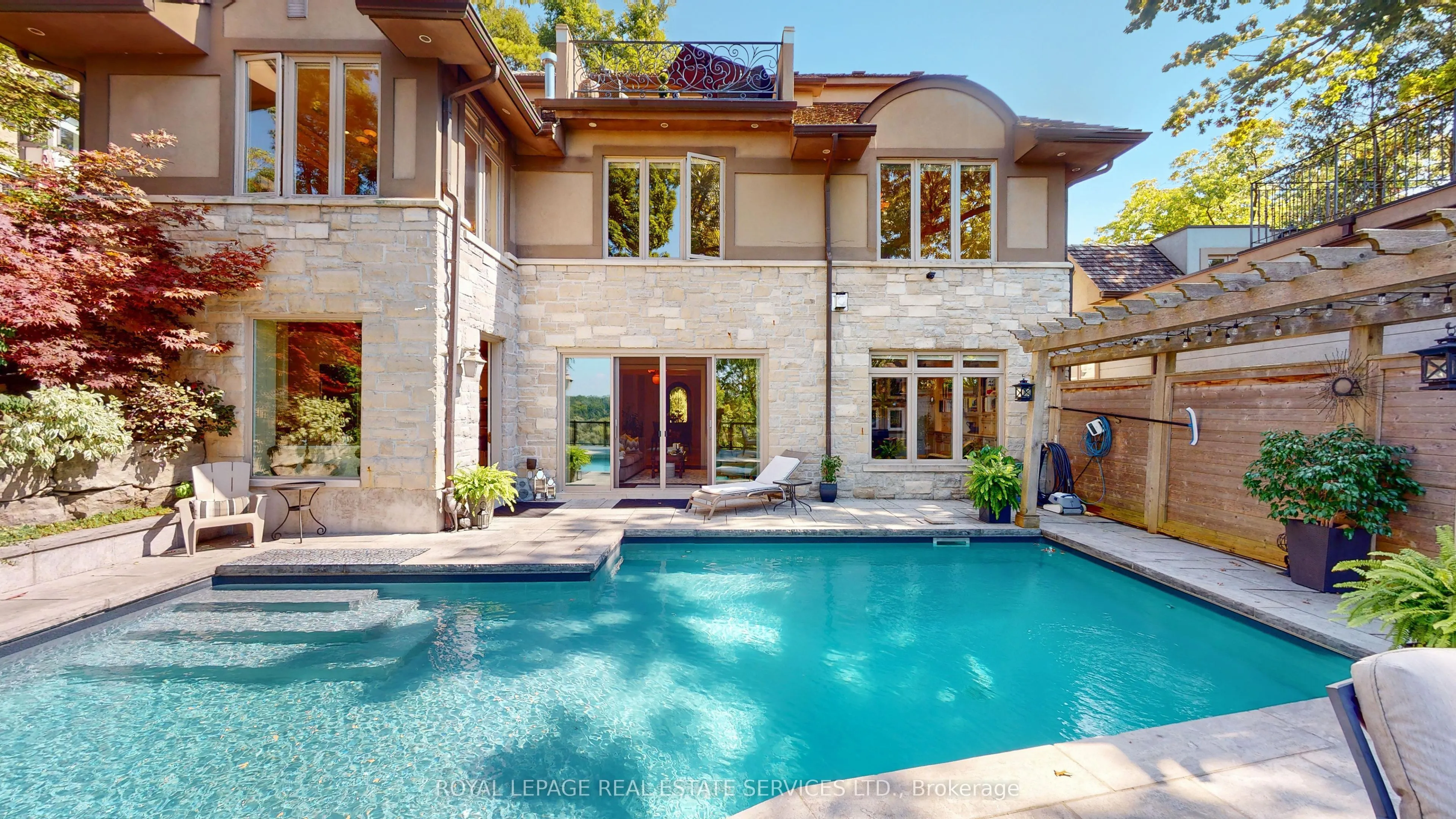 43 Riverside Crescent