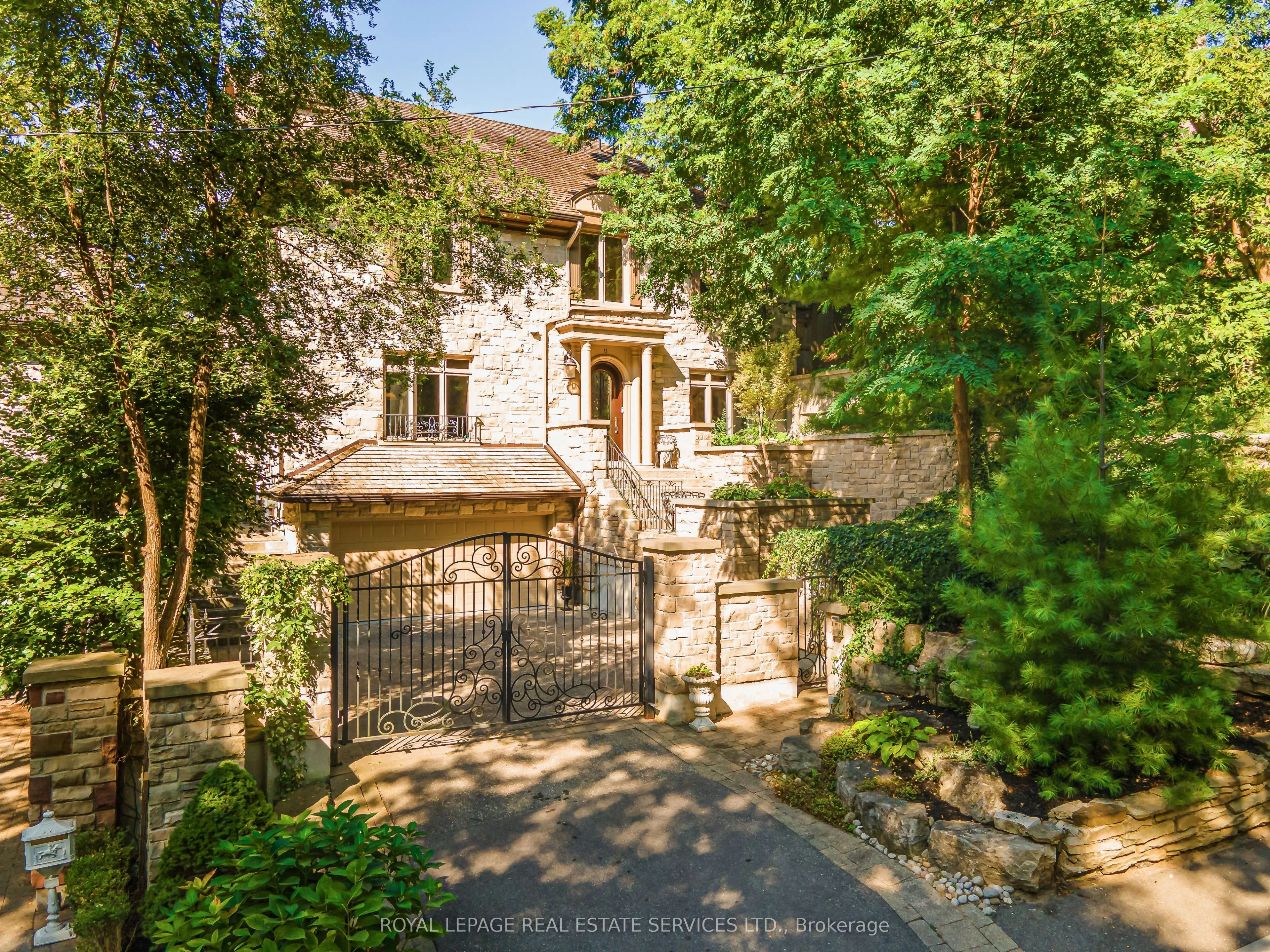 43 Riverside Crescent