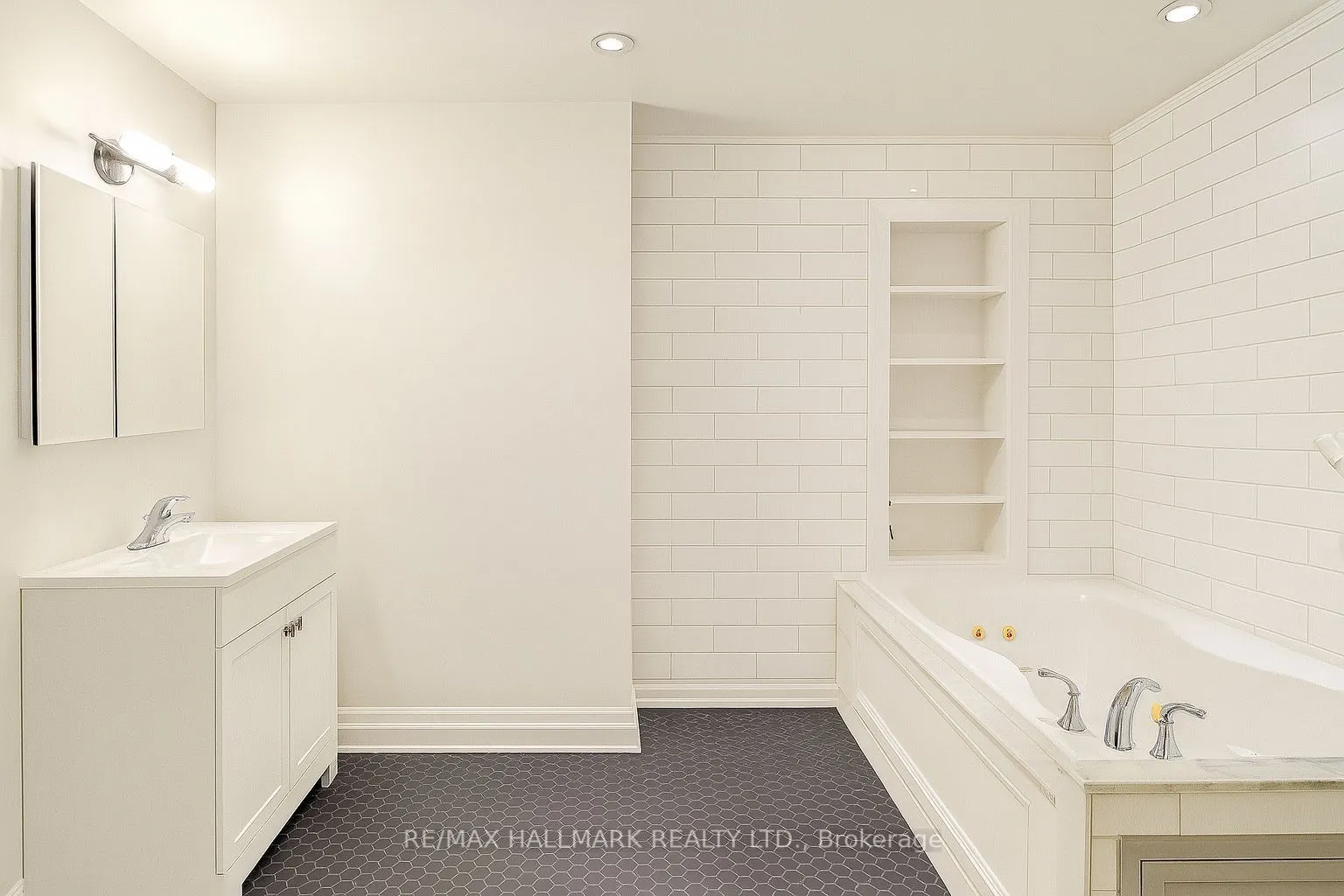 20 Triller Avenue, #1