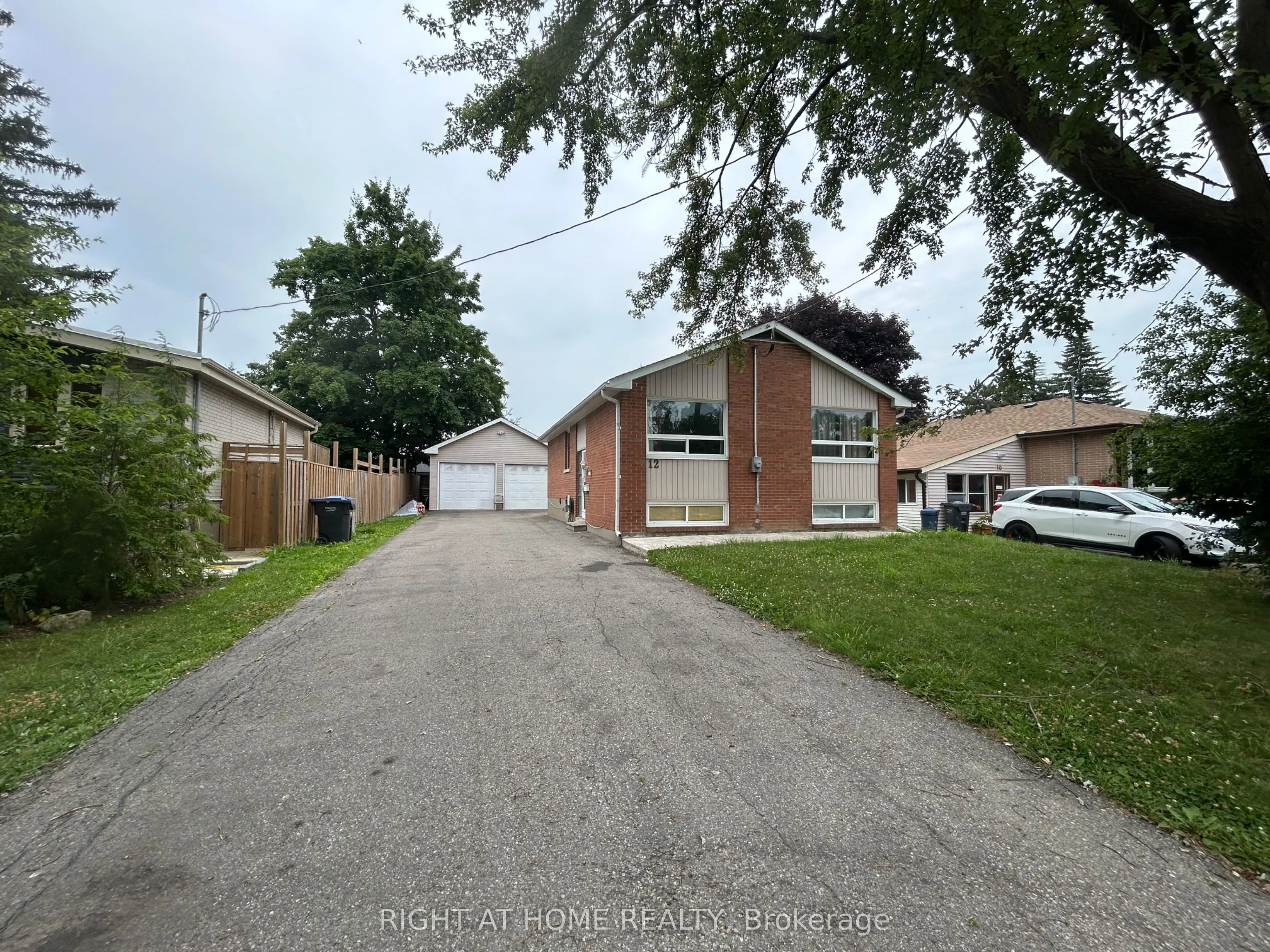 12 Lawrence Crescent