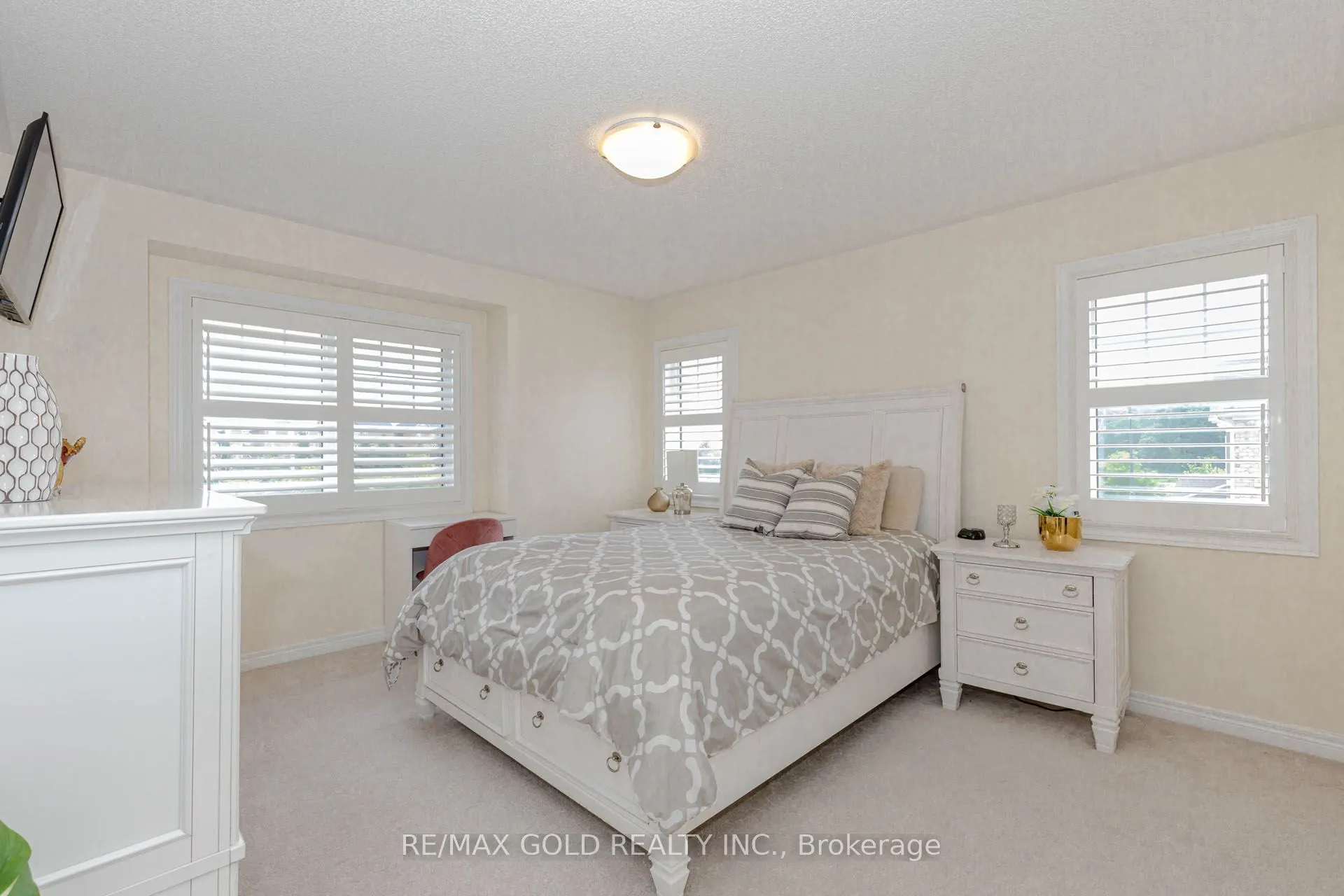 12 Victoriaville Road