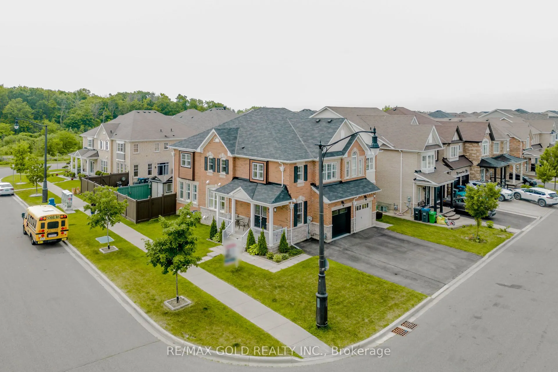 12 Victoriaville Road