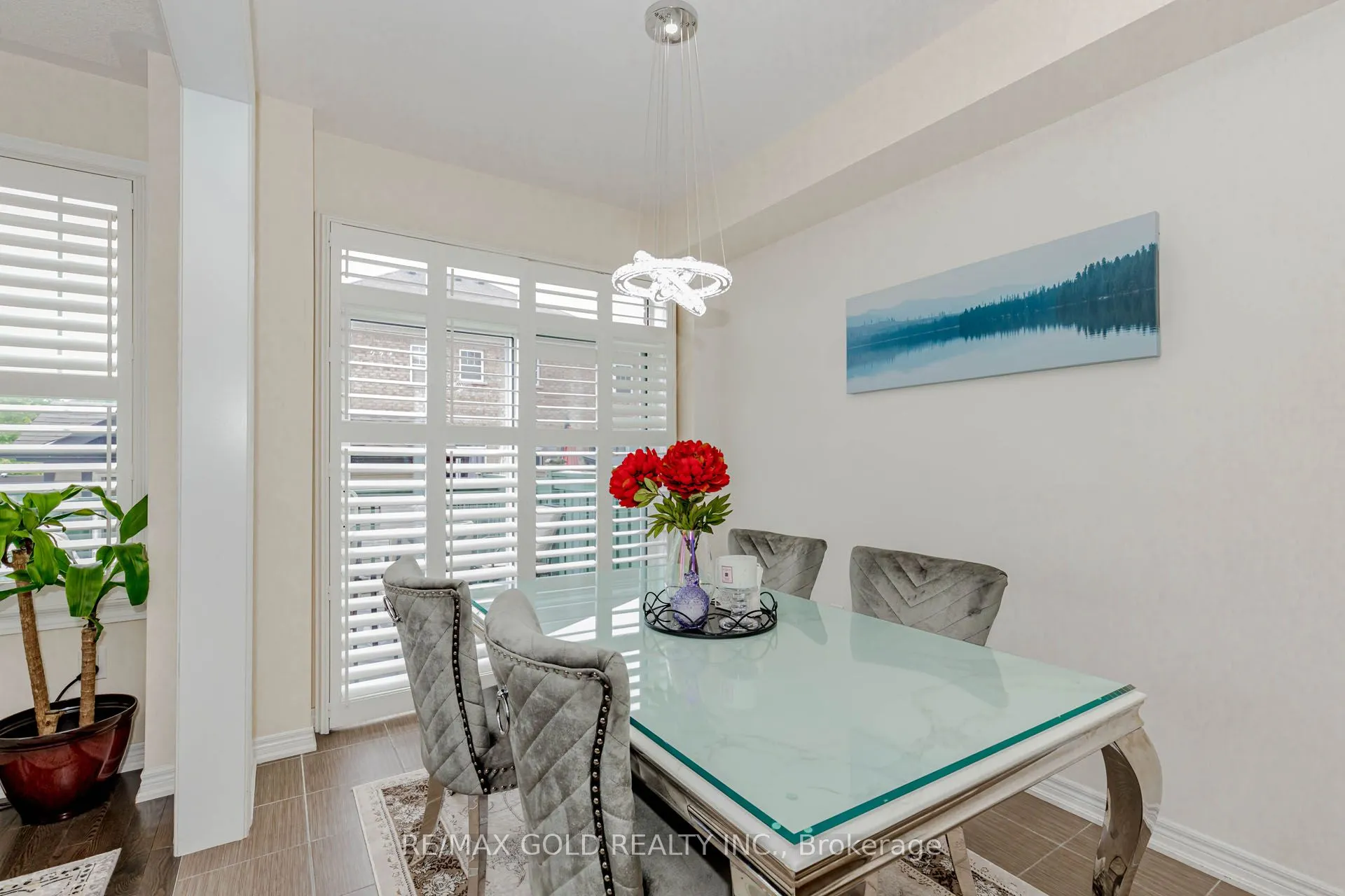 12 Victoriaville Road